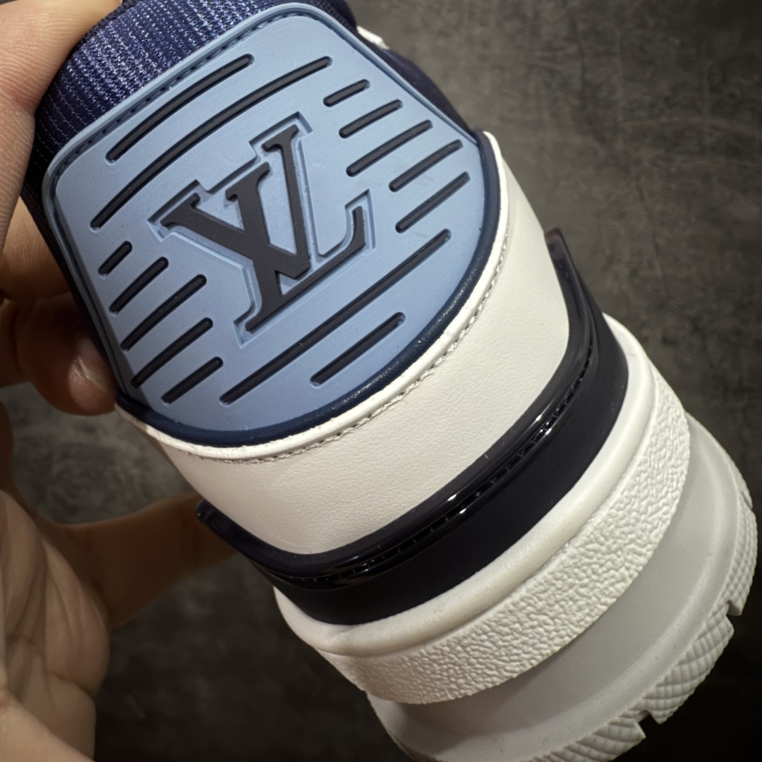 图片[2]-【天花板/Goat版】 市场最强版 没有之一的存在💪🏻 Louis Vuitton LV Trainer 系列全新版上架 手里有正品的可以对比下🆚懂货的看细节‼️ 此版品质是市场从未达到的新高度！ 整体版型 皮料 牛仔布的色差 压花纹路清晰度 后跟版型等等 都可以自行对比[机智]吊打市场所有货，怒甩十条街的那种，直接来正品对比图🆚，欢迎拿市场各大工厂的货来对比！ 尺码：35-45码-选品中心