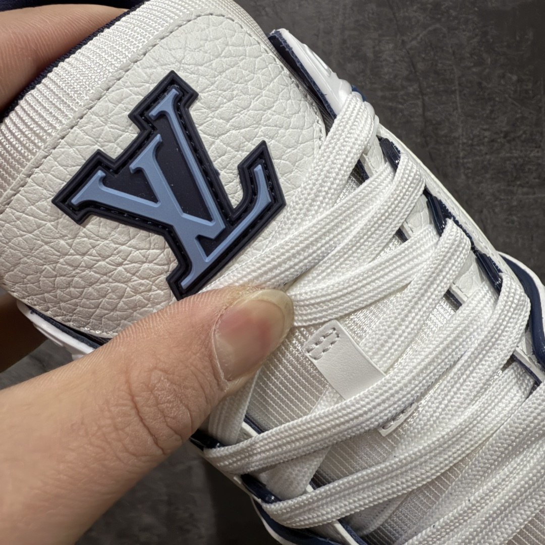 图片[6]-【天花板/Goat版】 市场最强版 没有之一的存在💪🏻 Louis Vuitton LV Trainer 系列全新版上架 手里有正品的可以对比下🆚懂货的看细节‼️ 此版品质是市场从未达到的新高度！ 整体版型 皮料 牛仔布的色差 压花纹路清晰度 后跟版型等等 都可以自行对比[机智]吊打市场所有货，怒甩十条街的那种，直接来正品对比图🆚，欢迎拿市场各大工厂的货来对比！ 尺码：35-45码-选品中心