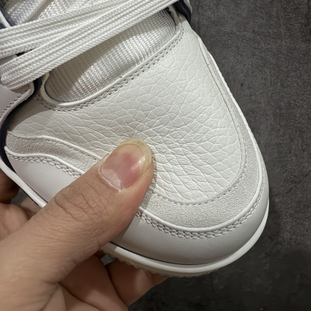 图片[5]-【天花板/Goat版】 市场最强版 没有之一的存在💪🏻 Louis Vuitton LV Trainer 系列全新版上架 手里有正品的可以对比下🆚懂货的看细节‼️ 此版品质是市场从未达到的新高度！ 整体版型 皮料 牛仔布的色差 压花纹路清晰度 后跟版型等等 都可以自行对比[机智]吊打市场所有货，怒甩十条街的那种，直接来正品对比图🆚，欢迎拿市场各大工厂的货来对比！ 尺码：35-45码-选品中心