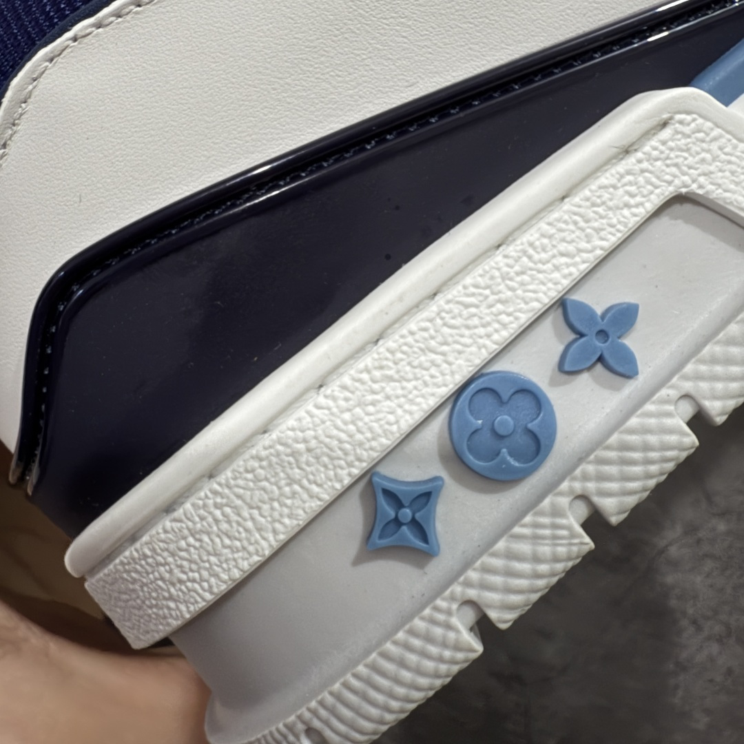 图片[3]-【天花板/Goat版】 市场最强版 没有之一的存在💪🏻 Louis Vuitton LV Trainer 系列全新版上架 手里有正品的可以对比下🆚懂货的看细节‼️ 此版品质是市场从未达到的新高度！ 整体版型 皮料 牛仔布的色差 压花纹路清晰度 后跟版型等等 都可以自行对比[机智]吊打市场所有货，怒甩十条街的那种，直接来正品对比图🆚，欢迎拿市场各大工厂的货来对比！ 尺码：35-45码-选品中心