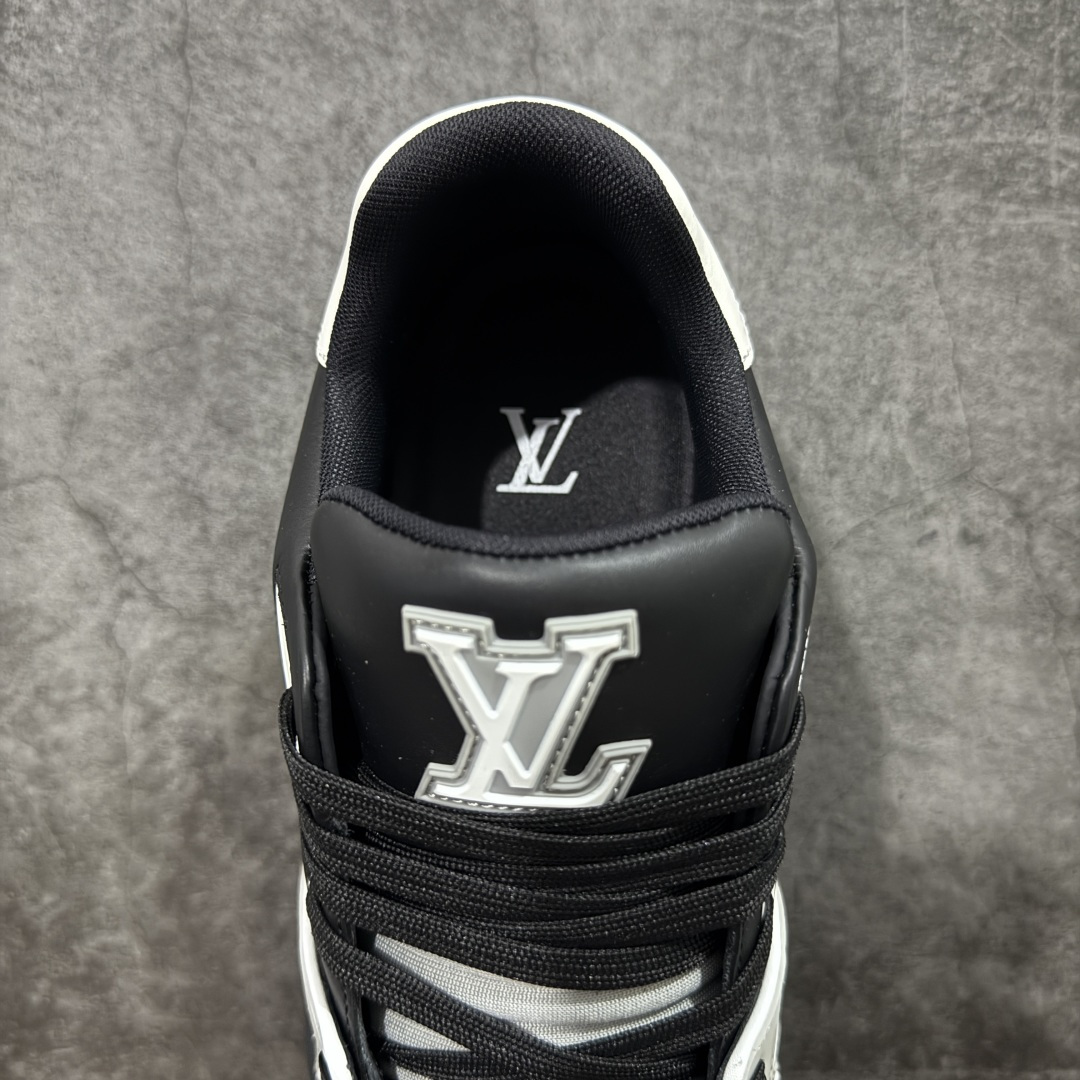 图片[8]-【天花板/Goat版】 市场最强版 没有之一的存在💪🏻 Louis Vuitton LV Trainer 系列全新版上架 手里有正品的可以对比下🆚懂货的看细节‼️ 此版品质是市场从未达到的新高度！ 整体版型 皮料 牛仔布的色差 压花纹路清晰度 后跟版型等等 都可以自行对比[机智]吊打市场所有货，怒甩十条街的那种，直接来正品对比图🆚，欢迎拿市场各大工厂的货来对比！ 尺码：35-45码-选品中心