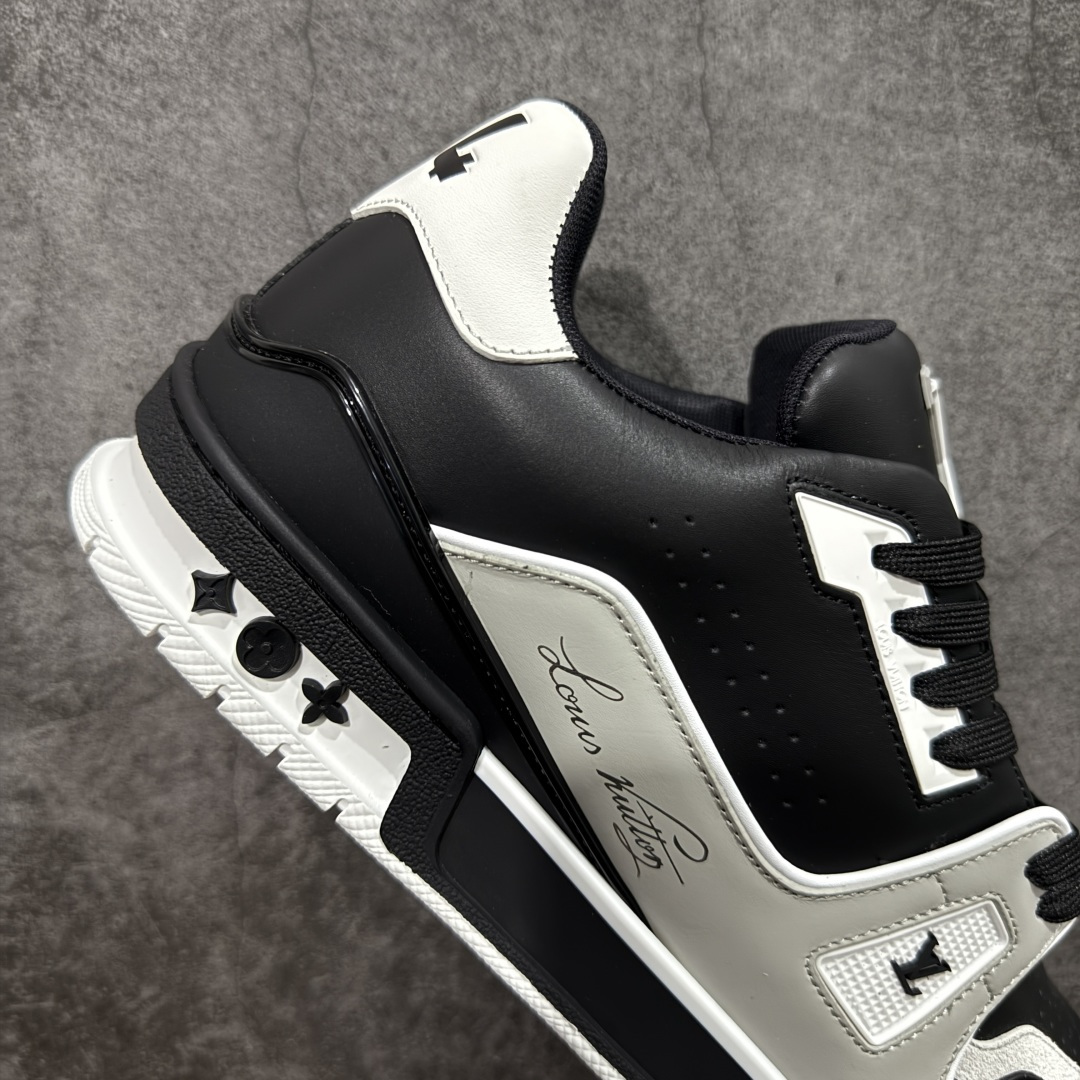 图片[7]-【天花板/Goat版】 市场最强版 没有之一的存在💪🏻 Louis Vuitton LV Trainer 系列全新版上架 手里有正品的可以对比下🆚懂货的看细节‼️ 此版品质是市场从未达到的新高度！ 整体版型 皮料 牛仔布的色差 压花纹路清晰度 后跟版型等等 都可以自行对比[机智]吊打市场所有货，怒甩十条街的那种，直接来正品对比图🆚，欢迎拿市场各大工厂的货来对比！ 尺码：35-45码-选品中心