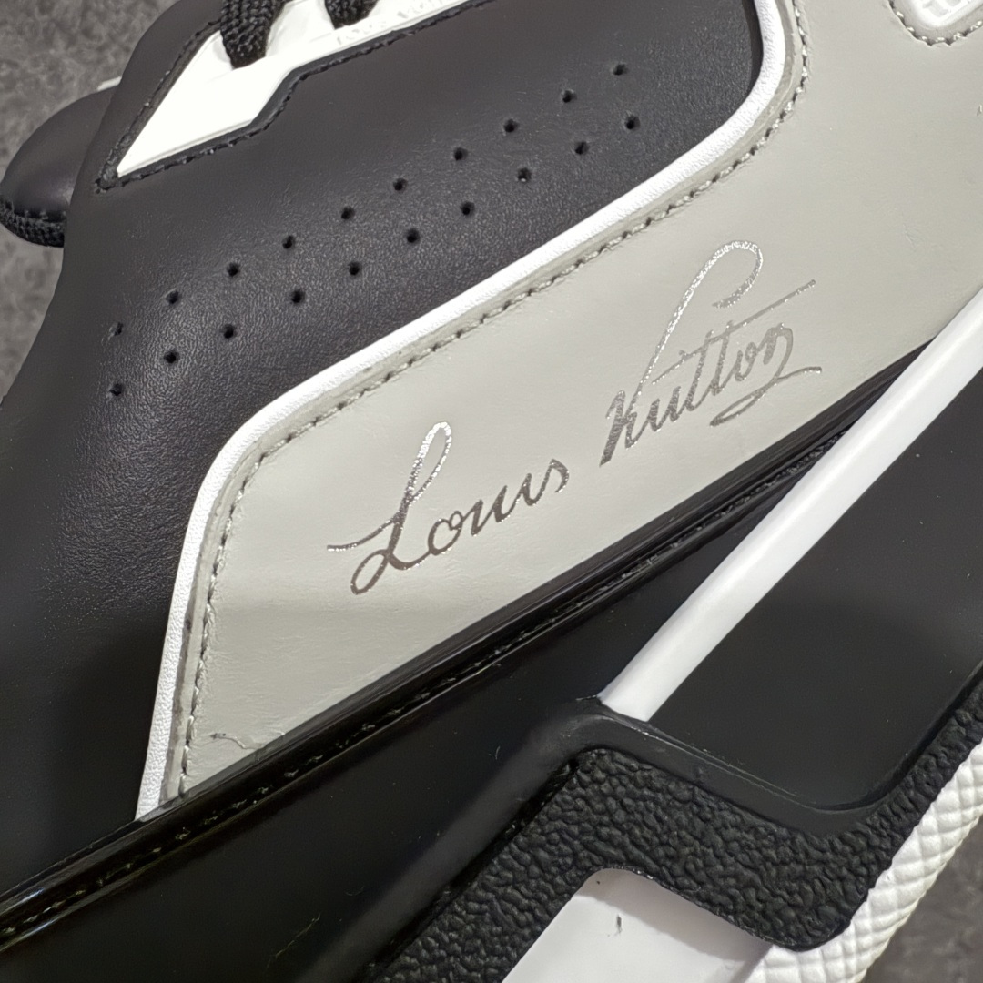 图片[4]-【天花板/Goat版】 市场最强版 没有之一的存在💪🏻 Louis Vuitton LV Trainer 系列全新版上架 手里有正品的可以对比下🆚懂货的看细节‼️ 此版品质是市场从未达到的新高度！ 整体版型 皮料 牛仔布的色差 压花纹路清晰度 后跟版型等等 都可以自行对比[机智]吊打市场所有货，怒甩十条街的那种，直接来正品对比图🆚，欢迎拿市场各大工厂的货来对比！ 尺码：35-45码-选品中心