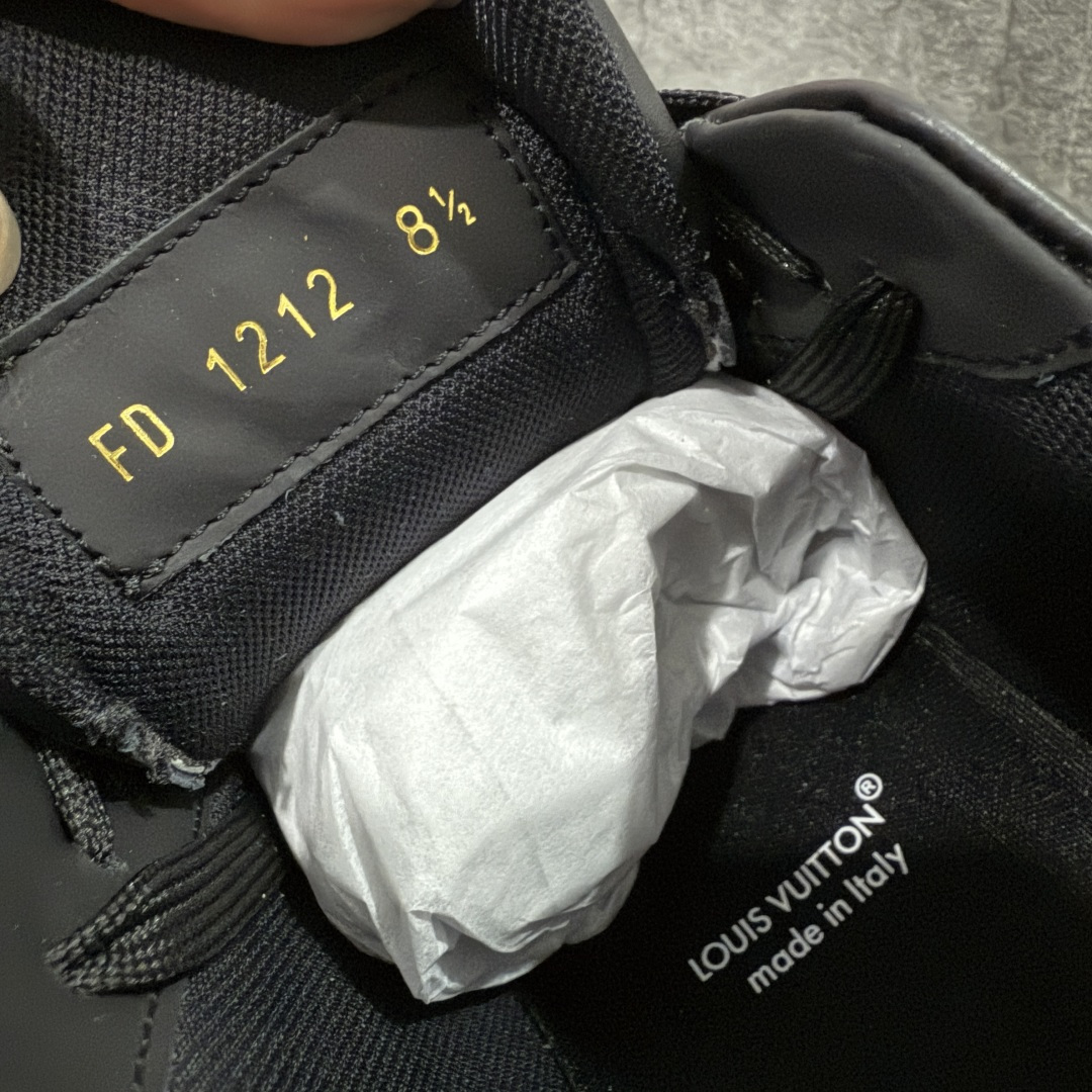 图片[8]-【天花板/Goat版】 市场最强版 没有之一的存在💪🏻 Louis Vuitton LV Trainer 系列全新版上架 手里有正品的可以对比下🆚懂货的看细节‼️ 此版品质是市场从未达到的新高度！ 整体版型 皮料 牛仔布的色差 压花纹路清晰度 后跟版型等等 都可以自行对比[机智]吊打市场所有货，怒甩十条街的那种，直接来正品对比图🆚，欢迎拿市场各大工厂的货来对比！ 尺码：35-45码-选品中心