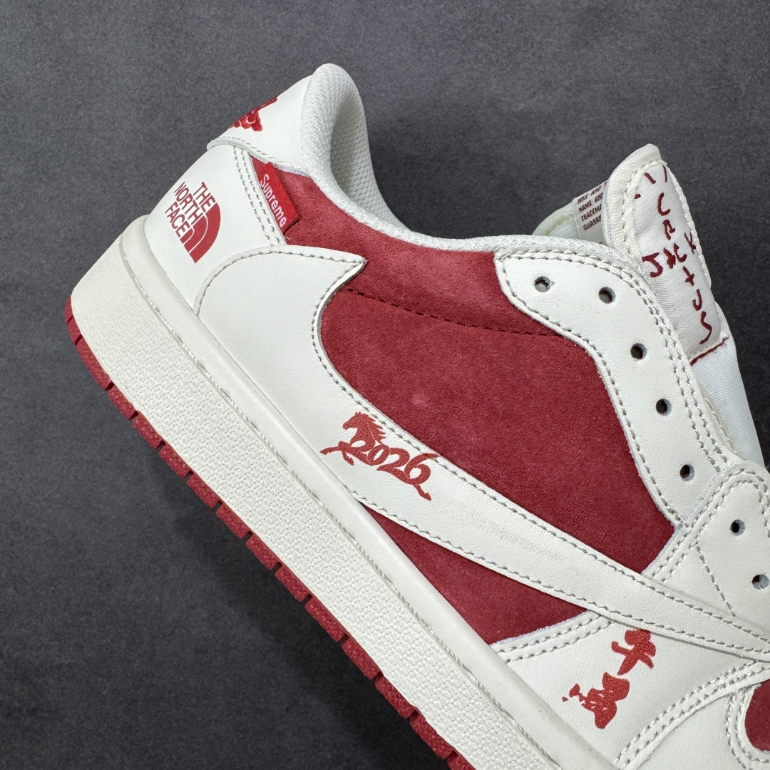 图片[6]-【定制版】联名王炸！AIR JORDAN 1倒钩 马年联名款太顶了！红白麂皮质感拉满，Supreme+北面双标加持，马年专属挂饰+2026烫金细节年味爆棚。AJ1经典低帮版型不挑脚型，气垫中底脚感超赞，潮圈稀缺款错过再无！ 货号：DM7866-123 尺码：36 36.5 37.5 38 38.5 39 40 40.5 41 42 42.5 43 44 44.5 45-选品中心