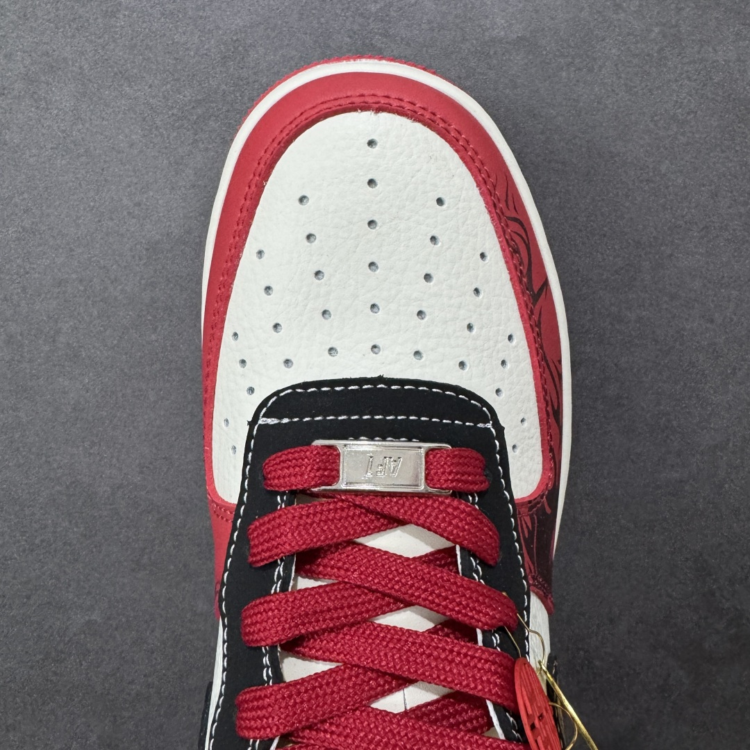 图片[8]-【定制版】Nike Air Force 1 Low 07 蛇年收尾接丙午马年，这双以白红为主色，辅以深邃黑与炽热红，将两大品牌的标志性元素完美融合。每一处细节都诉说着不凡的出身，让你在迈步间，轻松诠释潮流与奢华的双重魅力。 货号： KG6699-F20 尺码：36 36.5 37.5 38 38.5 39 40 40.5 41 42 42.5 43 44 44.5 45-选品中心