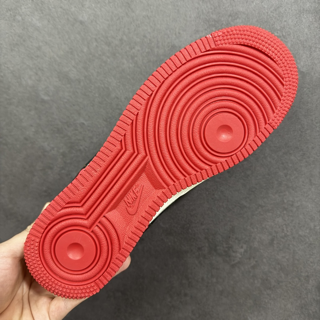 图片[9]-【定制版】Nike Air Force 1 Low 07 蛇年收尾接丙午马年，这双以白红为主色，辅以深邃黑与炽热红，将两大品牌的标志性元素完美融合。每一处细节都诉说着不凡的出身，让你在迈步间，轻松诠释潮流与奢华的双重魅力。 货号： KG6699-F20 尺码：36 36.5 37.5 38 38.5 39 40 40.5 41 42 42.5 43 44 44.5 45-选品中心