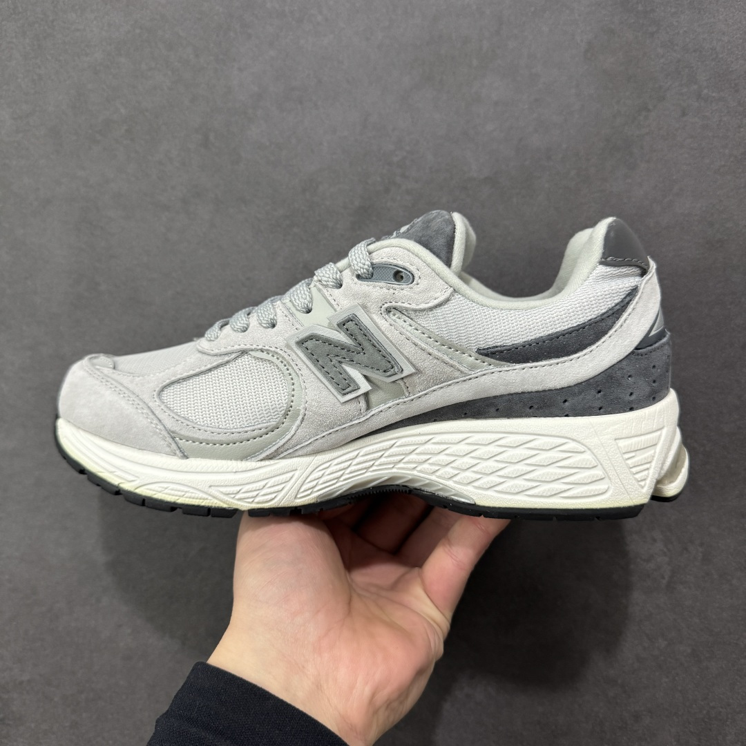 图片[2]-【FS纯原福利】New Balance NB2002R系列 最强福利 纯原封神版本 强力主推 顶级组合大底 原厂皮料 品质可对标 M/总裁版 工厂匠心打造 耗时数月开发完成 工艺极其复杂难度可想而知 新开独立私模大底（非市场一体公底）全网唯一正确六层组合大底 高端零售专供产物 相当nice 之前高价卖的产品 现在白菜价抛售 尺码：36-45带半码 货号：M2002RJD-选品中心