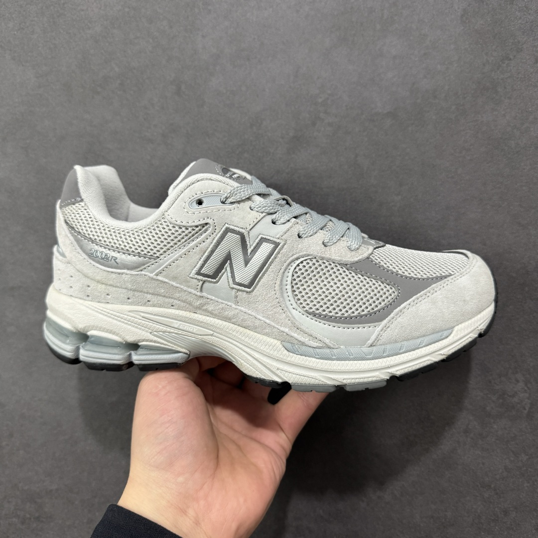 【FS纯原福利】New Balance NB2002R系列 最强福利 纯原封神版本 强力主推 顶级组合大底 原厂皮料 品质可对标 M/总裁版 工厂匠心打造 耗时数月开发完成 工艺极其复杂难度可想而知 新开独立私模大底(非市场一体公底)全网唯一正确六层组合大底 高端零售专供产物 相当nice 之前高价卖的产品 现在白菜价抛售 尺码:36-45带半码 货号:ML2002RO-选品中心