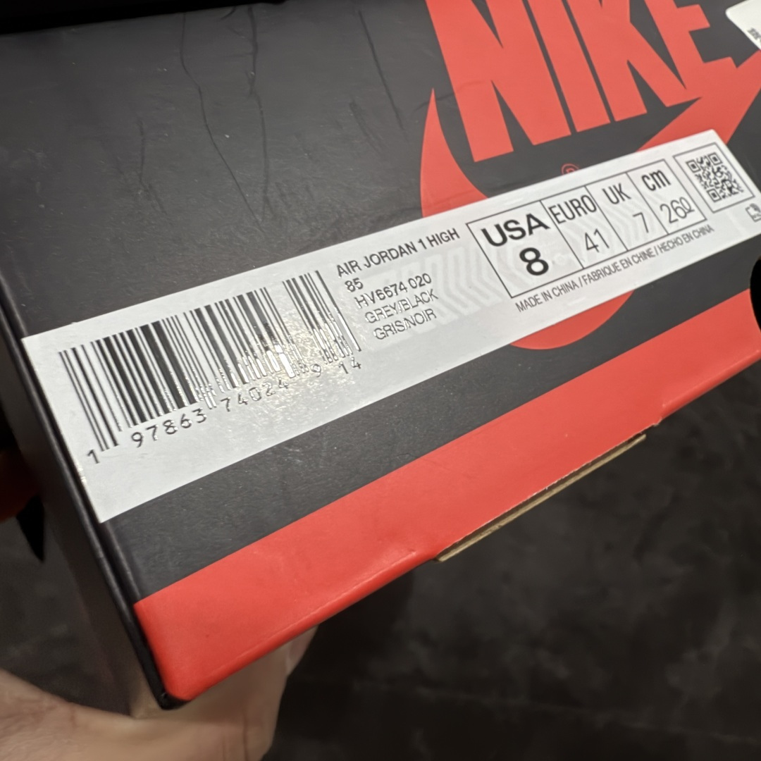 图片[10]-【XP版本】Air Jordan 1 Hi \’85 “Reverse Shadow” 舒适复古 防滑耐磨 高帮 复古篮球鞋 男女同款 灰黑色 反转影子灰2.0版 HV6674-020 国内一线头部知名大厂出品 知名厂牌同源 原鞋原楦头纸板开发 极致一眼正品既视感 原厂皮料打造 整体楦型 正确鞋垫 中底拉帮 飞翼3D高频深度立体 等各方细节做工完美呈现 最大限度还原公司正品 实拍如图所示 所见即所得 尺码：40 40.5 41 42 42.5 43 44 44.5 45 46 47.5-选品中心
