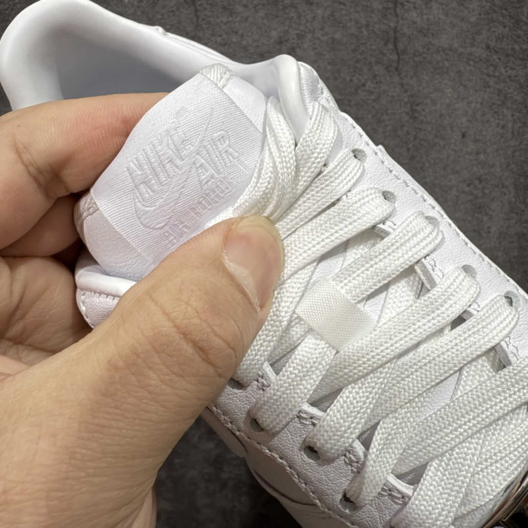 图片[6]-【Max原厂皮版】NOCTA×Nike Air Force 1 Low certified lover boy 经典 Drake联名 低帮空军一号休闲板鞋 CZ8065-100 顶级空军 皮料质感满分💯 超细腻纳帕头层软皮 吊打市场其他代号版本 全鞋电脑针车 工整有序 原厂港宝加持完美还原灵魂版型 原盒原配从里到外百分百还原 原厂全头层原厂皮料 原标原盒 内置Sole气垫 中底白色背胶 中底划线 已经无限的接近公司 原厂楦头 原厂刺绣 后跟弧度修正 正确中底四线防伪 尺码：36 36.5 37.5 38 38.5 39 40 40.5 41 42 42.5 43 44 44.5 45 46-选品中心