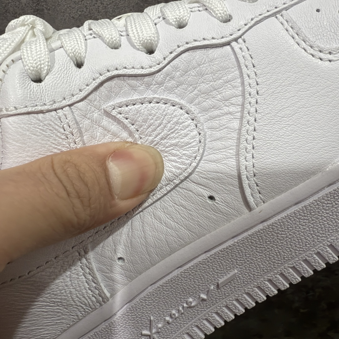 图片[4]-【Max原厂皮版】NOCTA×Nike Air Force 1 Low certified lover boy 经典 Drake联名 低帮空军一号休闲板鞋 CZ8065-100 顶级空军 皮料质感满分💯 超细腻纳帕头层软皮 吊打市场其他代号版本 全鞋电脑针车 工整有序 原厂港宝加持完美还原灵魂版型 原盒原配从里到外百分百还原 原厂全头层原厂皮料 原标原盒 内置Sole气垫 中底白色背胶 中底划线 已经无限的接近公司 原厂楦头 原厂刺绣 后跟弧度修正 正确中底四线防伪 尺码：36 36.5 37.5 38 38.5 39 40 40.5 41 42 42.5 43 44 44.5 45 46-选品中心
