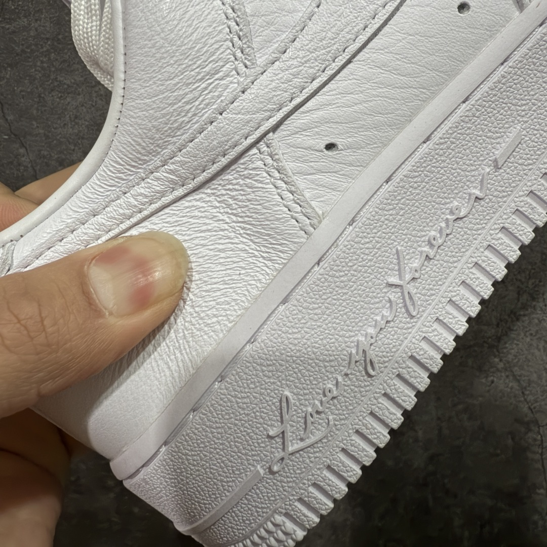 图片[3]-【Max原厂皮版】NOCTA×Nike Air Force 1 Low certified lover boy 经典 Drake联名 低帮空军一号休闲板鞋 CZ8065-100 顶级空军 皮料质感满分💯 超细腻纳帕头层软皮 吊打市场其他代号版本 全鞋电脑针车 工整有序 原厂港宝加持完美还原灵魂版型 原盒原配从里到外百分百还原 原厂全头层原厂皮料 原标原盒 内置Sole气垫 中底白色背胶 中底划线 已经无限的接近公司 原厂楦头 原厂刺绣 后跟弧度修正 正确中底四线防伪 尺码：36 36.5 37.5 38 38.5 39 40 40.5 41 42 42.5 43 44 44.5 45 46-选品中心