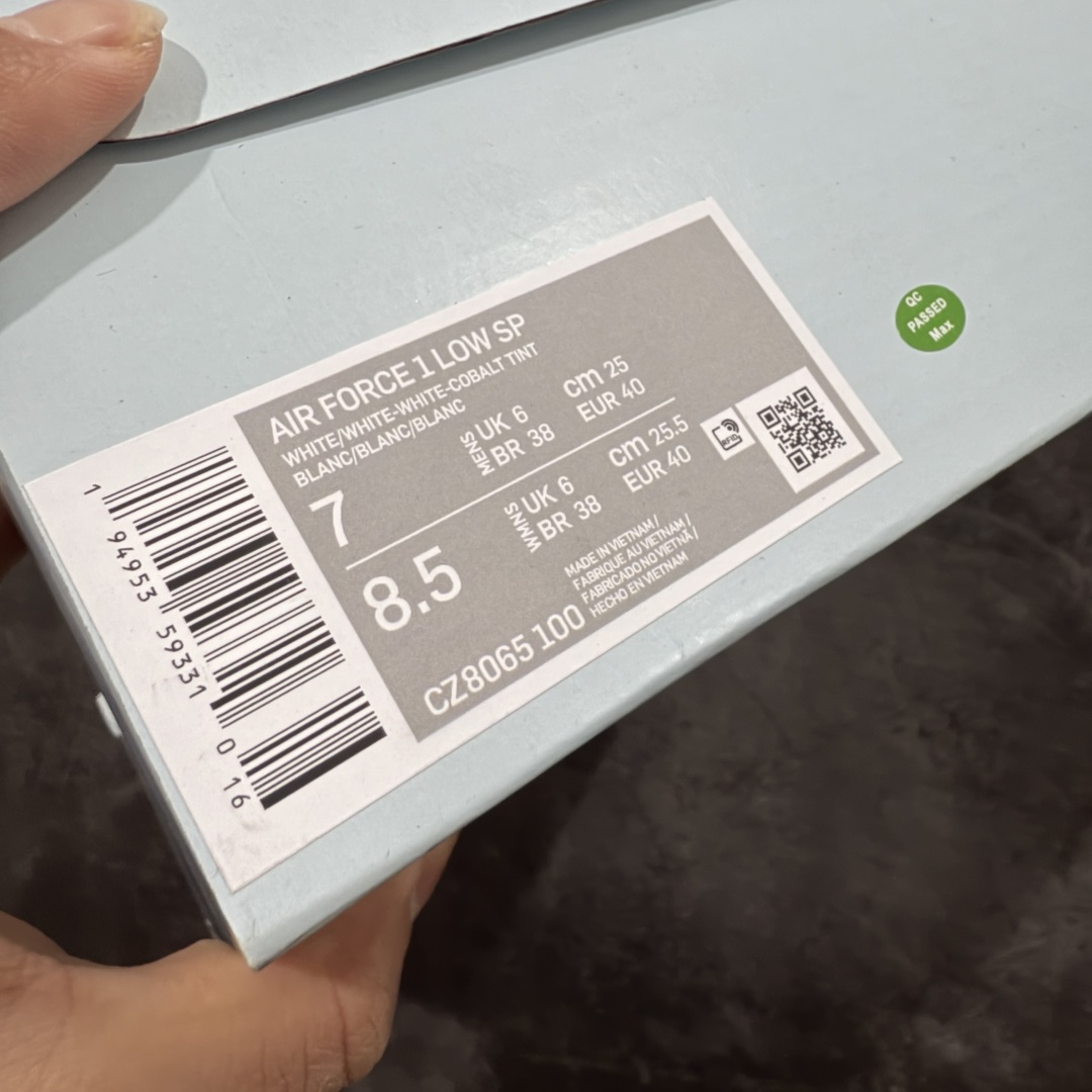 图片[10]-【Max原厂皮版】NOCTA×Nike Air Force 1 Low certified lover boy 经典 Drake联名 低帮空军一号休闲板鞋 CZ8065-100 顶级空军 皮料质感满分💯 超细腻纳帕头层软皮 吊打市场其他代号版本 全鞋电脑针车 工整有序 原厂港宝加持完美还原灵魂版型 原盒原配从里到外百分百还原 原厂全头层原厂皮料 原标原盒 内置Sole气垫 中底白色背胶 中底划线 已经无限的接近公司 原厂楦头 原厂刺绣 后跟弧度修正 正确中底四线防伪 尺码：36 36.5 37.5 38 38.5 39 40 40.5 41 42 42.5 43 44 44.5 45 46-选品中心
