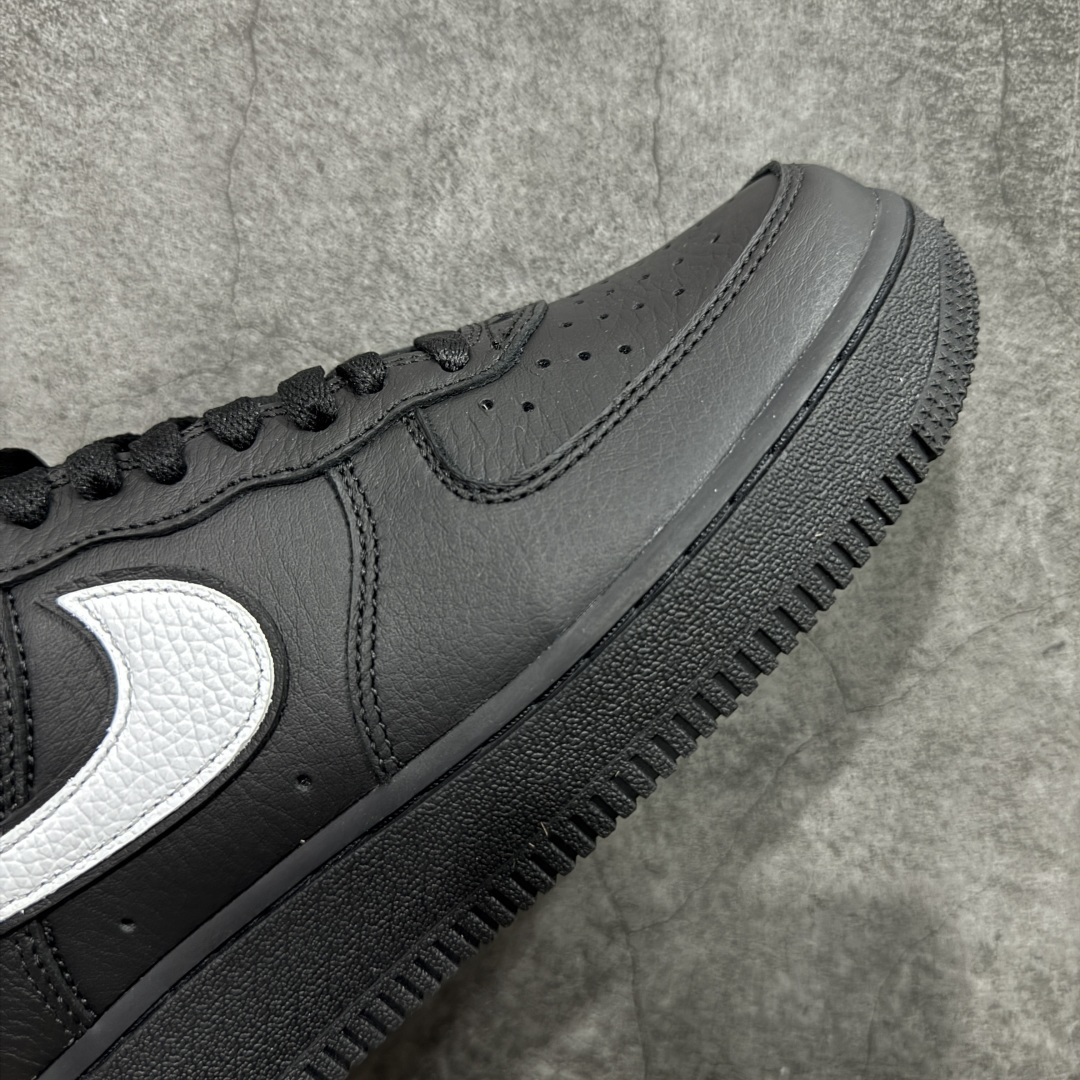 图片[6]-【Max原厂皮版】Nike Air Force 1 Low AF1空军一号 黑白 CQ0492-001 •市场最高品质 •原厂皮 纹理皮质原鞋保持一致 •正确拉帮线颜色与原鞋一致 •正确鞋垫RB材质 高弹性 •原厂电绣工艺 刺绣立体感饱满度一致 •原厂鞋舌织唛标 同步原鞋 •正确鞋盒外标 字体立体感 带芯片 •正确高频深度 •正确针车缝隙 尺码：35.5 36 36.5 37 37.5 38 38.5 39 40 40.5 41 42 42.5 43 44 44.5 45 46 46.5 47.5-选品中心