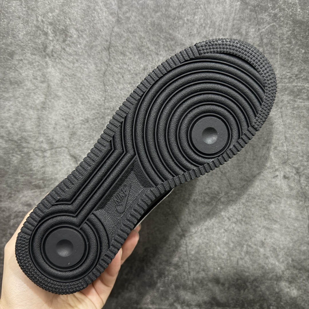 图片[9]-【Max原厂皮版】Nike Air Force 1 Low AF1空军一号 黑白 CQ0492-001 •市场最高品质 •原厂皮 纹理皮质原鞋保持一致 •正确拉帮线颜色与原鞋一致 •正确鞋垫RB材质 高弹性 •原厂电绣工艺 刺绣立体感饱满度一致 •原厂鞋舌织唛标 同步原鞋 •正确鞋盒外标 字体立体感 带芯片 •正确高频深度 •正确针车缝隙 尺码：35.5 36 36.5 37 37.5 38 38.5 39 40 40.5 41 42 42.5 43 44 44.5 45 46 46.5 47.5-选品中心