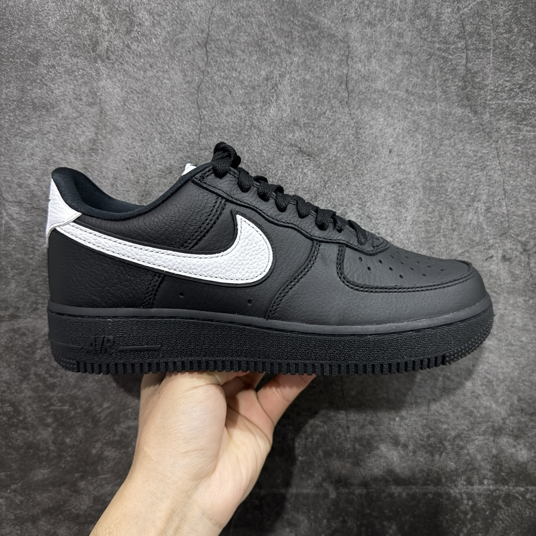 【Max原厂皮版】Nike Air Force 1 Low AF1空军一号 黑白 CQ0492-001 •市场最高品质 •原厂皮 纹理皮质原鞋保持一致 •正确拉帮线颜色与原鞋一致 •正确鞋垫RB材质 高弹性 •原厂电绣工艺 刺绣立体感饱满度一致 •原厂鞋舌织唛标 同步原鞋 •正确鞋盒外标 字体立体感 带芯片 •正确高频深度 •正确针车缝隙 尺码：35.5 36 36.5 37 37.5 38 38.5 39 40 40.5 41 42 42.5 43 44 44.5 45 46 46.5 47.5-选品中心