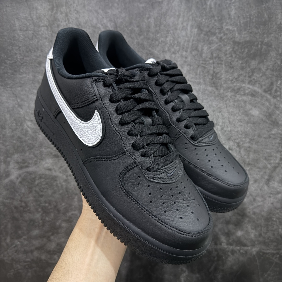 【Max原厂皮版】Nike Air Force 1 Low AF1空军一号 黑白 CQ0492-001 •市场最高品质 •原厂皮 纹理皮质原鞋保持一致 •正确拉帮线颜色与原鞋一致 •正确鞋垫RB材质 高弹性 •原厂电绣工艺 刺绣立体感饱满度一致 •原厂鞋舌织唛标 同步原鞋 •正确鞋盒外标 字体立体感 带芯片 •正确高频深度 •正确针车缝隙 尺码：35.5 36 36.5 37 37.5 38 38.5 39 40 40.5 41 42 42.5 43 44 44.5 45 46 46.5 47.5-选品中心