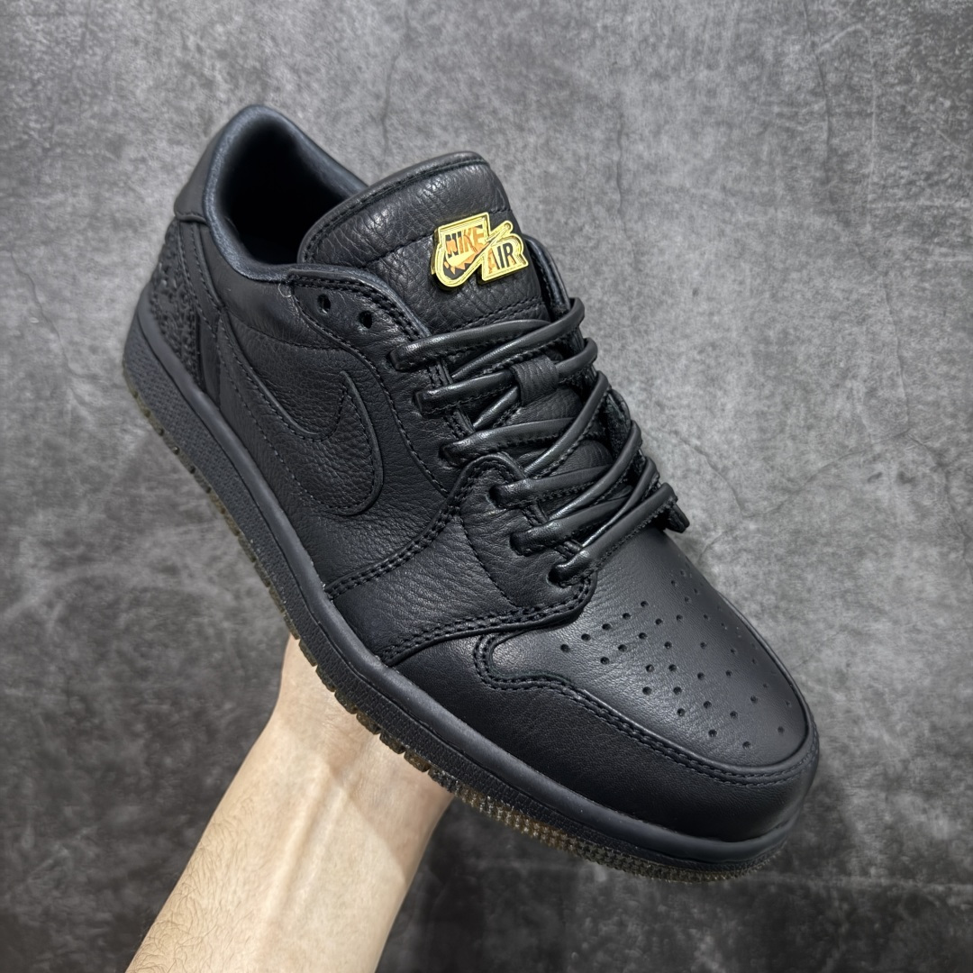 图片[3]-【纯原版】Air Jordan AJ1 Low 低帮 黑金 玄武 国区限定黑色 IO3147-001 市最具代表性版本 口碑大厂出品 品控大底版型不断改良更新 全套原纸板楦头开发 确保原汁原味 完美呈现版型 完美零毛边处理 原厂内置全掌气垫 价格定位良心 平台专用代工流水线出品 一眼公司既视感 拿到手的一瞬间就与众不同 碾压市面所有版本 全部原鞋开发 每一个配色都会采购原鞋确认细节 打破市面看图做货无好货之说 尺码：35.5 36 36.5 37.5 38 38.5 39 40 40.5 41 42 42.5 43 44 44.5 45 46 47.5-选品中心