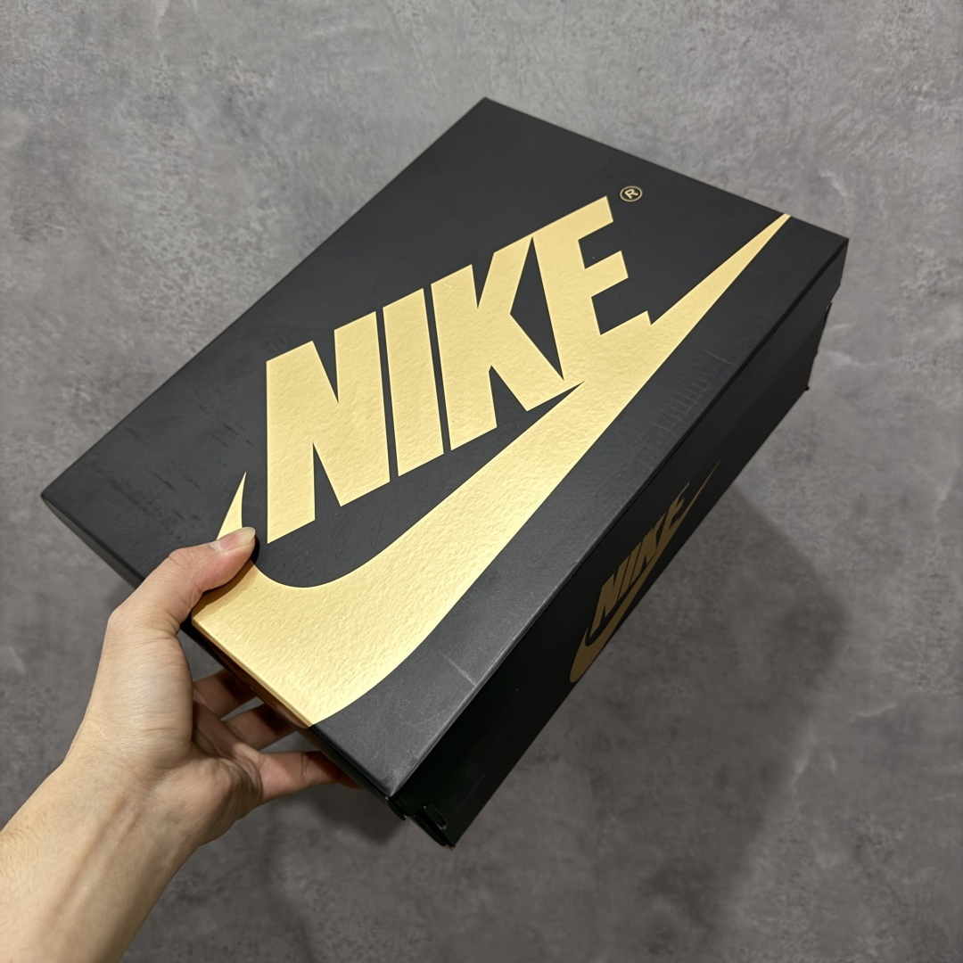 图片[12]-【纯原版】Air Jordan AJ1 Low 低帮 黑金 玄武 国区限定黑色 IO3147-001 市最具代表性版本 口碑大厂出品 品控大底版型不断改良更新 全套原纸板楦头开发 确保原汁原味 完美呈现版型 完美零毛边处理 原厂内置全掌气垫 价格定位良心 平台专用代工流水线出品 一眼公司既视感 拿到手的一瞬间就与众不同 碾压市面所有版本 全部原鞋开发 每一个配色都会采购原鞋确认细节 打破市面看图做货无好货之说 尺码：35.5 36 36.5 37.5 38 38.5 39 40 40.5 41 42 42.5 43 44 44.5 45 46 47.5-选品中心