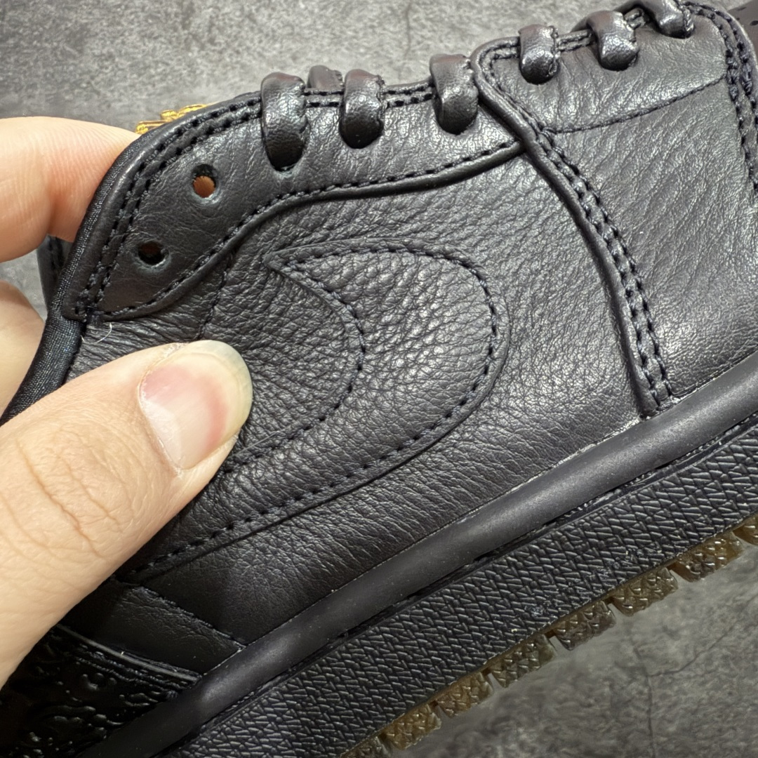 图片[4]-【纯原版】Air Jordan AJ1 Low 低帮 黑金 玄武 国区限定黑色 IO3147-001 市最具代表性版本 口碑大厂出品 品控大底版型不断改良更新 全套原纸板楦头开发 确保原汁原味 完美呈现版型 完美零毛边处理 原厂内置全掌气垫 价格定位良心 平台专用代工流水线出品 一眼公司既视感 拿到手的一瞬间就与众不同 碾压市面所有版本 全部原鞋开发 每一个配色都会采购原鞋确认细节 打破市面看图做货无好货之说 尺码：35.5 36 36.5 37.5 38 38.5 39 40 40.5 41 42 42.5 43 44 44.5 45 46 47.5-选品中心