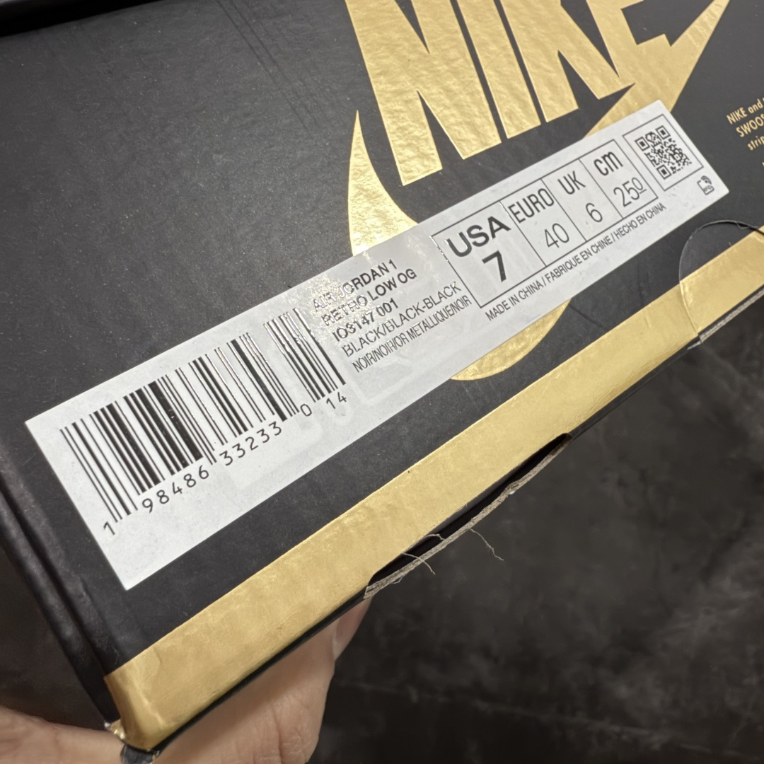 图片[13]-【纯原版】Air Jordan AJ1 Low 低帮 黑金 玄武 国区限定黑色 IO3147-001 市最具代表性版本 口碑大厂出品 品控大底版型不断改良更新 全套原纸板楦头开发 确保原汁原味 完美呈现版型 完美零毛边处理 原厂内置全掌气垫 价格定位良心 平台专用代工流水线出品 一眼公司既视感 拿到手的一瞬间就与众不同 碾压市面所有版本 全部原鞋开发 每一个配色都会采购原鞋确认细节 打破市面看图做货无好货之说 尺码：35.5 36 36.5 37.5 38 38.5 39 40 40.5 41 42 42.5 43 44 44.5 45 46 47.5-选品中心