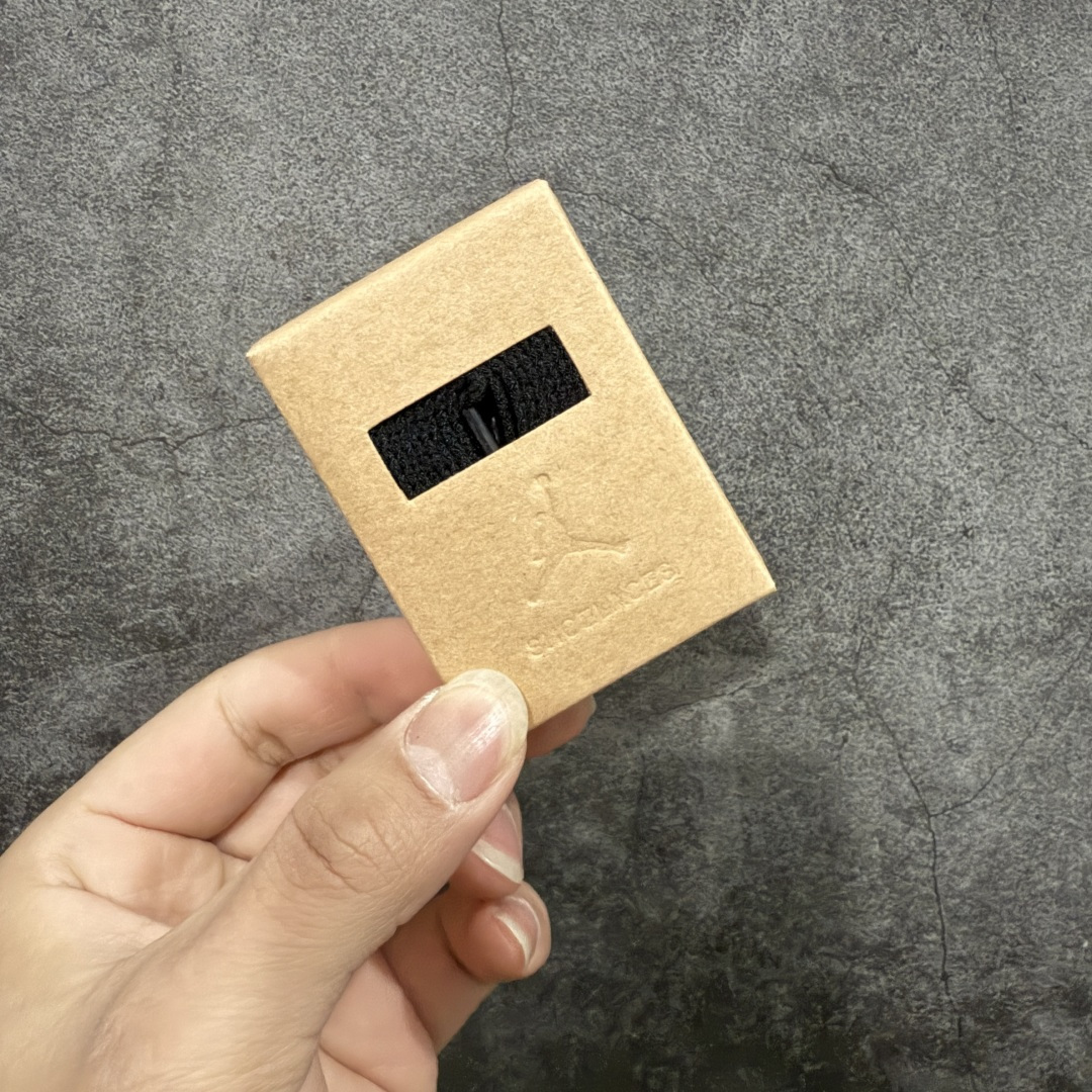 图片[11]-【纯原版】Air Jordan AJ1 Low 低帮 黑金 玄武 国区限定黑色 IO3147-001 市最具代表性版本 口碑大厂出品 品控大底版型不断改良更新 全套原纸板楦头开发 确保原汁原味 完美呈现版型 完美零毛边处理 原厂内置全掌气垫 价格定位良心 平台专用代工流水线出品 一眼公司既视感 拿到手的一瞬间就与众不同 碾压市面所有版本 全部原鞋开发 每一个配色都会采购原鞋确认细节 打破市面看图做货无好货之说 尺码：35.5 36 36.5 37.5 38 38.5 39 40 40.5 41 42 42.5 43 44 44.5 45 46 47.5-选品中心