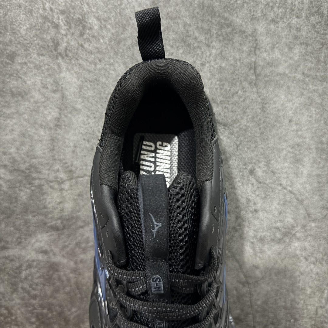 图片[8]-【纯原版】Mizuno 美津侬 WAVE PROPHECY 14S 复古时尚休闲舒适运动跑步鞋 美津浓WAVE机械缓震 可以说是机械缓震跑鞋科技的翘楚有着非凡的适应性，有着充分而持久的缓震能力和轻量化设计，是一双可以陪伴我们日常训练甚至是半马比赛的跑鞋，无论是“跑步初哥”还是“精英老鸟”，只要不是比较夸张的大体重人群，都可以穿着WAVE RIDER 来跑步。如果你不知道跑步穿什么鞋，不知道给别人推荐什么鞋，那么选“美津浓 ” 尺码：36-45-选品中心