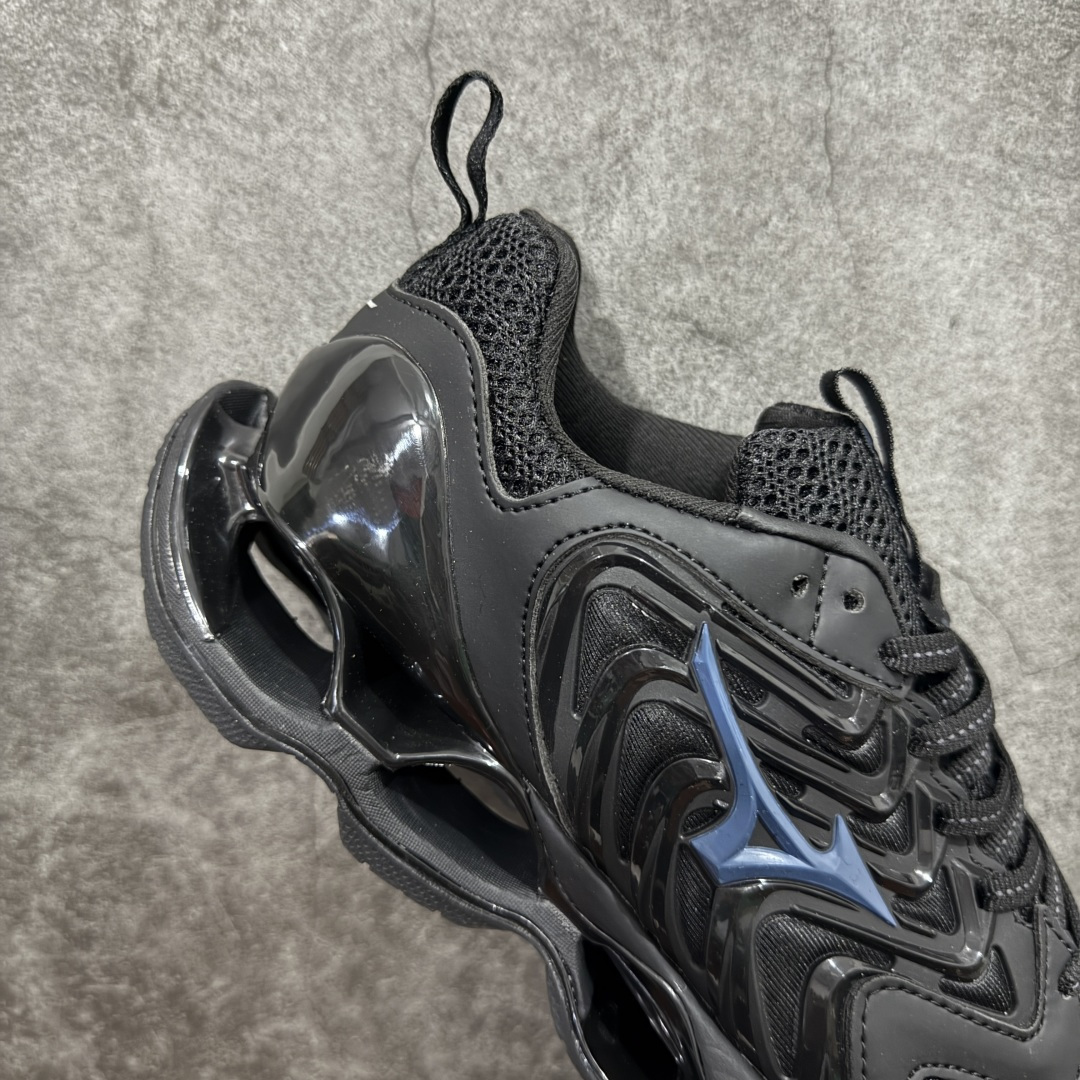 图片[7]-【纯原版】Mizuno 美津侬 WAVE PROPHECY 14S 复古时尚休闲舒适运动跑步鞋 美津浓WAVE机械缓震 可以说是机械缓震跑鞋科技的翘楚有着非凡的适应性，有着充分而持久的缓震能力和轻量化设计，是一双可以陪伴我们日常训练甚至是半马比赛的跑鞋，无论是“跑步初哥”还是“精英老鸟”，只要不是比较夸张的大体重人群，都可以穿着WAVE RIDER 来跑步。如果你不知道跑步穿什么鞋，不知道给别人推荐什么鞋，那么选“美津浓 ” 尺码：36-45-选品中心