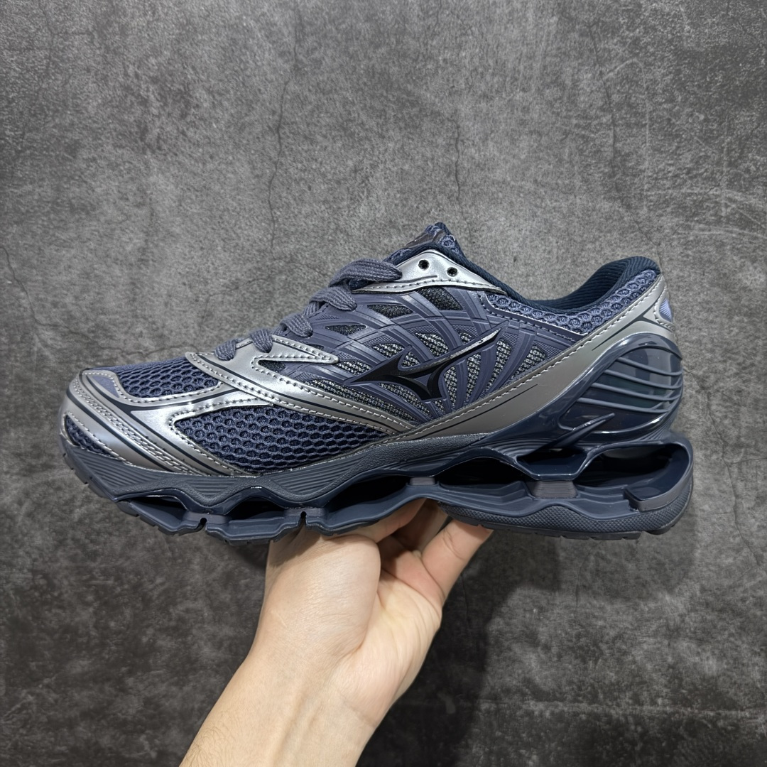 图片[2]-【纯原版】Mizuno 美津侬 WAVE PROPHECY 14S 复古时尚休闲舒适运动跑步鞋 美津浓WAVE机械缓震 可以说是机械缓震跑鞋科技的翘楚有着非凡的适应性，有着充分而持久的缓震能力和轻量化设计，是一双可以陪伴我们日常训练甚至是半马比赛的跑鞋，无论是“跑步初哥”还是“精英老鸟”，只要不是比较夸张的大体重人群，都可以穿着WAVE RIDER 来跑步。如果你不知道跑步穿什么鞋，不知道给别人推荐什么鞋，那么选“美津浓 ” 尺码：36-45-选品中心