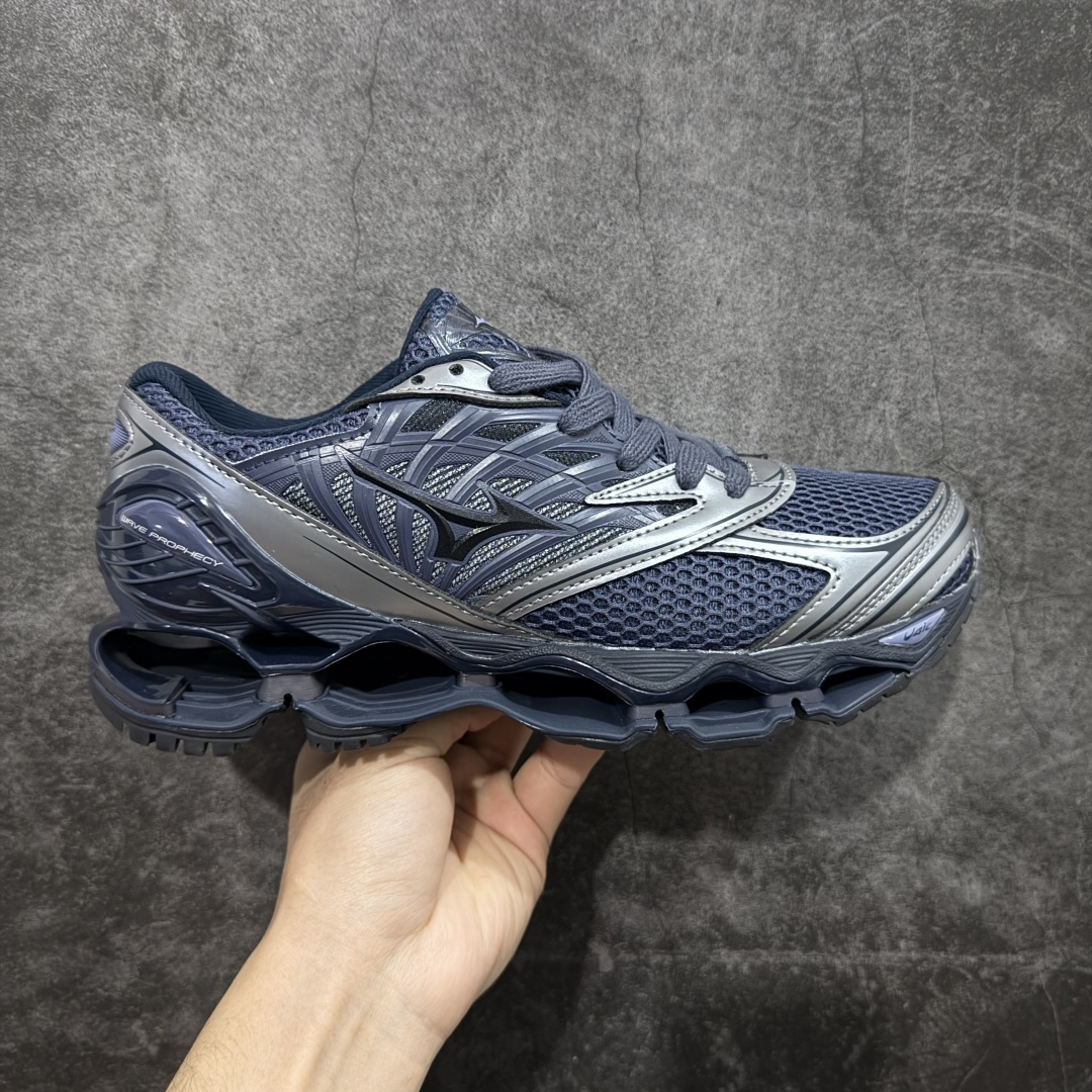 【纯原版】Mizuno 美津侬 WAVE PROPHECY 14S 复古时尚休闲舒适运动跑步鞋 美津浓WAVE机械缓震 可以说是机械缓震跑鞋科技的翘楚有着非凡的适应性,有着充分而持久的缓震能力和轻量化设计,是一双可以陪伴我们日常训练甚至是半马比赛的跑鞋,无论是“跑步初哥”还是“精英老鸟”,只要不是比较夸张的大体重人群,都可以穿着WAVE RIDER 来跑步。如果你不知道跑步穿什么鞋,不知道给别人推荐什么鞋,那么选“美津浓 ” 尺码:36-45-选品中心
