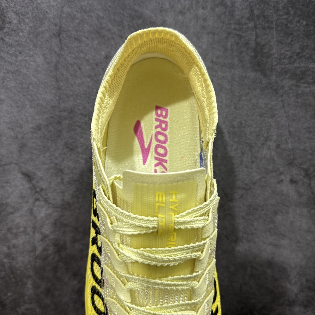 图片[8]-【公司级】布鲁克斯（BROOKS）Hyperion Elite龙卷风5竞速跑鞋男女马拉松运动 荧光粉橘/雾水蓝 布鲁克斯（Brooks）Hyperion Elite 5（常被称为“龙卷风5”）是品牌旗下的顶级竞速跑鞋，专为马拉松等高速跑步场景设计。中底与推进系统‌：采用全掌DNA GOLD中底材料，这是一种100% PEBA发泡的泡棉，通过氮气注入工艺实现超轻量和高回弹特性。搭配SpeedVault+碳纤维板，后者通过3D打印镂空结构和差异化刚性调校，提供强劲的推进力，同时保持灵活性。‌‌鞋面与包裹‌：TPU赛级复合针织鞋面结合无港宝设计，提升透气性和微弹性贴合感。鞋舌采用锁定式编织系统，减少脚背压迫，但高速过弯时包裹需精准选码（建议参考钉鞋标准小半码）。‌ 尺码： 36-45含半码 编码： AHB260270-选品中心