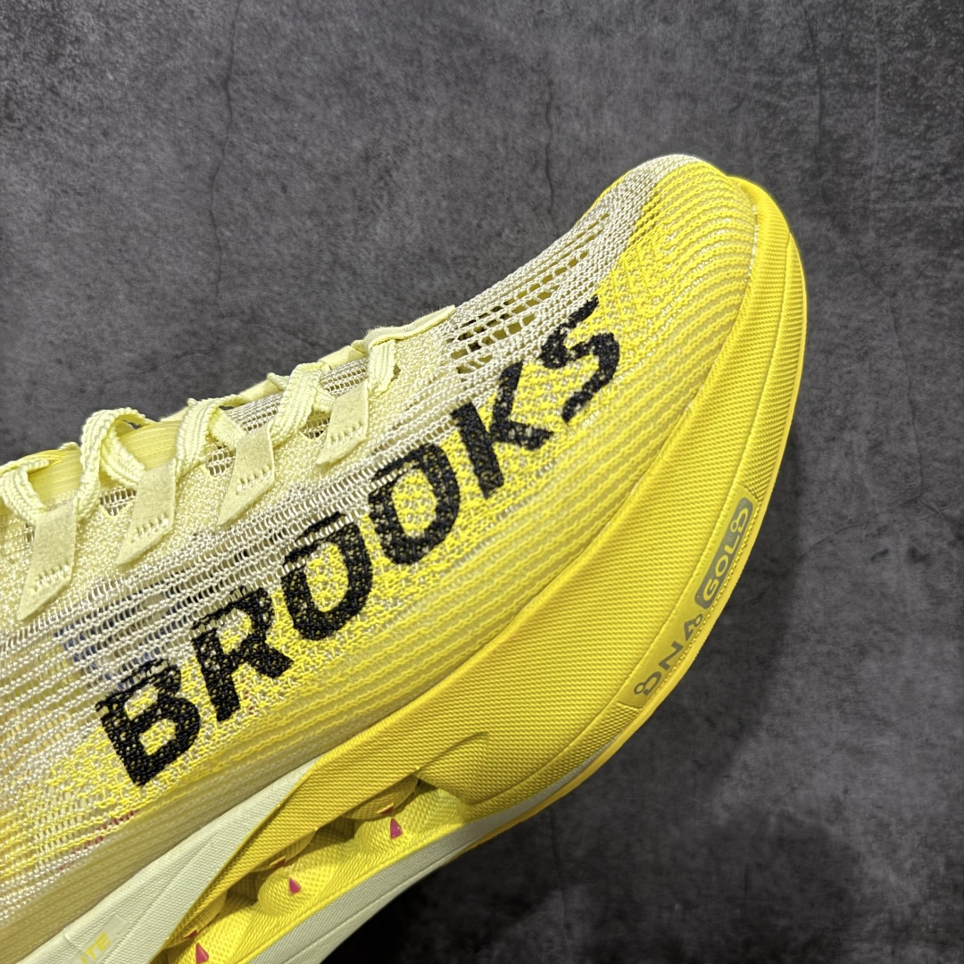 图片[6]-【公司级】布鲁克斯（BROOKS）Hyperion Elite龙卷风5竞速跑鞋男女马拉松运动 荧光粉橘/雾水蓝 布鲁克斯（Brooks）Hyperion Elite 5（常被称为“龙卷风5”）是品牌旗下的顶级竞速跑鞋，专为马拉松等高速跑步场景设计。中底与推进系统‌：采用全掌DNA GOLD中底材料，这是一种100% PEBA发泡的泡棉，通过氮气注入工艺实现超轻量和高回弹特性。搭配SpeedVault+碳纤维板，后者通过3D打印镂空结构和差异化刚性调校，提供强劲的推进力，同时保持灵活性。‌‌鞋面与包裹‌：TPU赛级复合针织鞋面结合无港宝设计，提升透气性和微弹性贴合感。鞋舌采用锁定式编织系统，减少脚背压迫，但高速过弯时包裹需精准选码（建议参考钉鞋标准小半码）。‌ 尺码： 36-45含半码 编码： AHB260270-选品中心