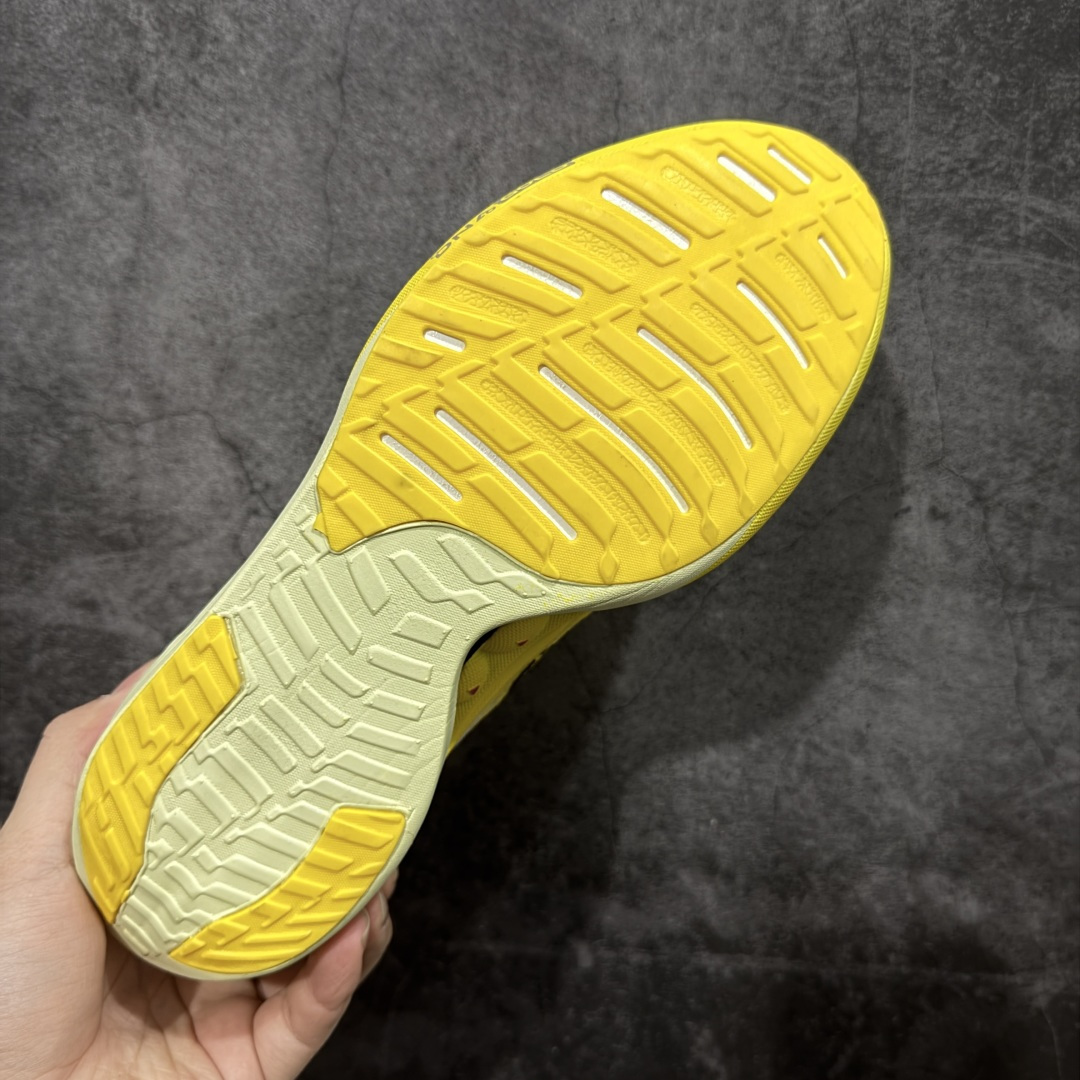 图片[9]-【公司级】布鲁克斯（BROOKS）Hyperion Elite龙卷风5竞速跑鞋男女马拉松运动 荧光粉橘/雾水蓝 布鲁克斯（Brooks）Hyperion Elite 5（常被称为“龙卷风5”）是品牌旗下的顶级竞速跑鞋，专为马拉松等高速跑步场景设计。中底与推进系统‌：采用全掌DNA GOLD中底材料，这是一种100% PEBA发泡的泡棉，通过氮气注入工艺实现超轻量和高回弹特性。搭配SpeedVault+碳纤维板，后者通过3D打印镂空结构和差异化刚性调校，提供强劲的推进力，同时保持灵活性。‌‌鞋面与包裹‌：TPU赛级复合针织鞋面结合无港宝设计，提升透气性和微弹性贴合感。鞋舌采用锁定式编织系统，减少脚背压迫，但高速过弯时包裹需精准选码（建议参考钉鞋标准小半码）。‌ 尺码： 36-45含半码 编码： AHB260270-选品中心