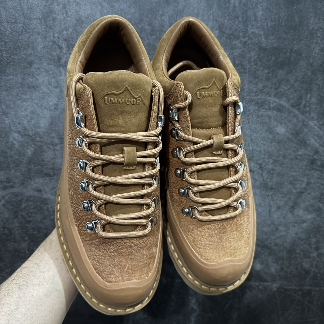 图片[2]-【莞产G版】UMMCOR 新潮派系列低帮系带户外徒步登山运动鞋 广东原厂代工出品 采用Diemme原楦型开发纸版 固色头层牛皮鞋面材质(内里搭载细腻头层牛皮) 环抱式防剐蹭硫化橡胶片组合，国标顶级防滑耐磨橡胶大底 尺码：39 40 41 42 43 44 45-选品中心