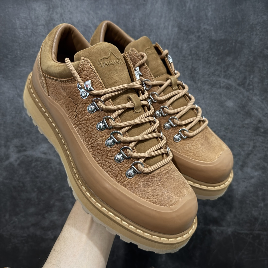 【莞产G版】UMMCOR 新潮派系列低帮系带户外徒步登山运动鞋 广东原厂代工出品 采用Diemme原楦型开发纸版 固色头层牛皮鞋面材质(内里搭载细腻头层牛皮) 环抱式防剐蹭硫化橡胶片组合,国标顶级防滑耐磨橡胶大底 尺码:39 40 41 42 43 44 45-选品中心