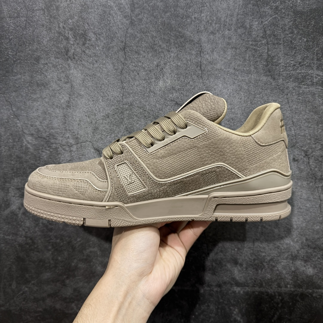 图片[2]-【PK纯原版】Louis Vuitton 路易威登 LV Trainer 低帮休闲板鞋 同步官方2025最新原版包装 海淘代购同渠道品质 高端零售 外贸充正专供 原版购入开发 ZP级全套包装 完美楦型 正确卡色 大底TPU 质感媲美原版 细节与原版一致 请注意区分市面通货材 尺码：39 40 41 42 43 44 45 46-选品中心