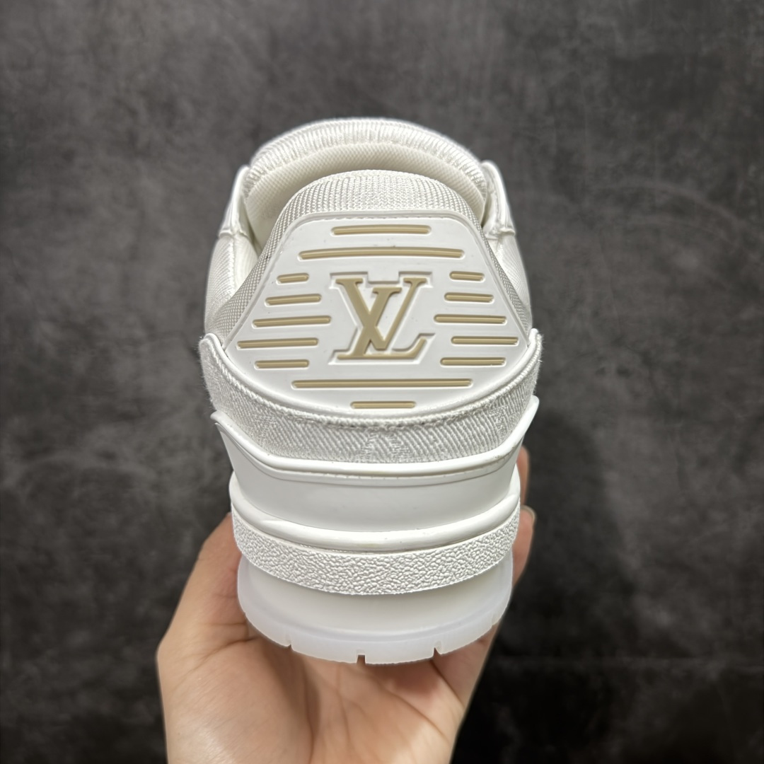 图片[4]-【YS纯原】广奢高端货 LOUIS VUITTON 路易威登 LV Trainer系列 ✦ 原楦原纸版开模，鞋型立体饱满 ✦ 零毛边、零溢胶、零线头瑕疵 ✦ 细节与原版一致 区分市面通货 ✦ 多层叠片＋电脑针车，针距密度一致 ✦ Monogram浮雕＋3D高频压纹 ✦ 多密度发泡中底：支撑回弹媲美专柜 ✦ 原装橡胶大底：含胶量高、纹路深、双拼接零偏差 ✦ ZP级原装包装：专柜款鞋盒＋防尘袋＋说明书 尺码：38-46-选品中心