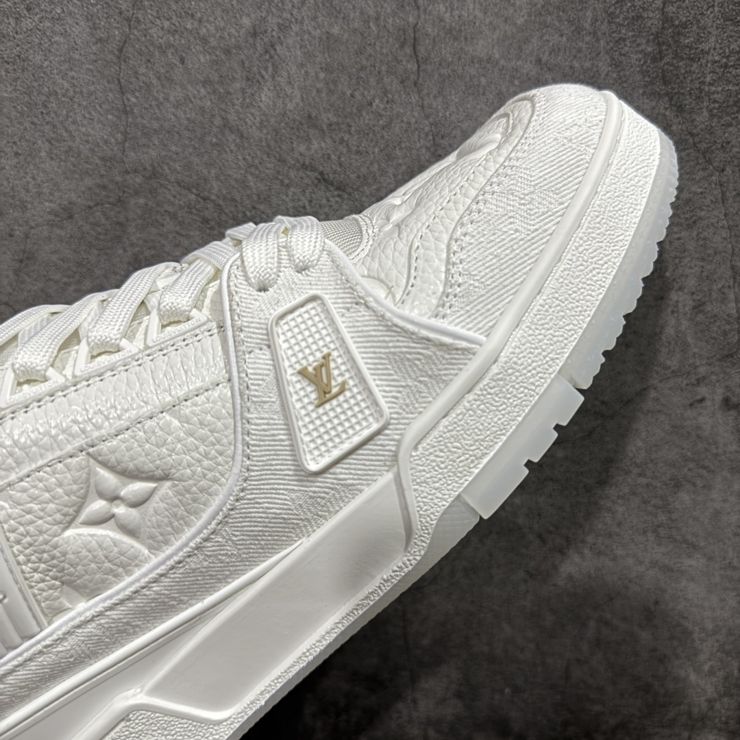 图片[6]-【YS纯原】广奢高端货 LOUIS VUITTON 路易威登 LV Trainer系列 ✦ 原楦原纸版开模，鞋型立体饱满 ✦ 零毛边、零溢胶、零线头瑕疵 ✦ 细节与原版一致 区分市面通货 ✦ 多层叠片＋电脑针车，针距密度一致 ✦ Monogram浮雕＋3D高频压纹 ✦ 多密度发泡中底：支撑回弹媲美专柜 ✦ 原装橡胶大底：含胶量高、纹路深、双拼接零偏差 ✦ ZP级原装包装：专柜款鞋盒＋防尘袋＋说明书 尺码：38-46-选品中心
