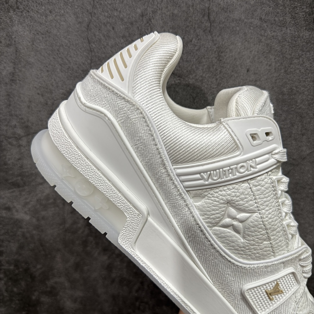 图片[7]-【YS纯原】广奢高端货 LOUIS VUITTON 路易威登 LV Trainer系列 ✦ 原楦原纸版开模，鞋型立体饱满 ✦ 零毛边、零溢胶、零线头瑕疵 ✦ 细节与原版一致 区分市面通货 ✦ 多层叠片＋电脑针车，针距密度一致 ✦ Monogram浮雕＋3D高频压纹 ✦ 多密度发泡中底：支撑回弹媲美专柜 ✦ 原装橡胶大底：含胶量高、纹路深、双拼接零偏差 ✦ ZP级原装包装：专柜款鞋盒＋防尘袋＋说明书 尺码：38-46-选品中心