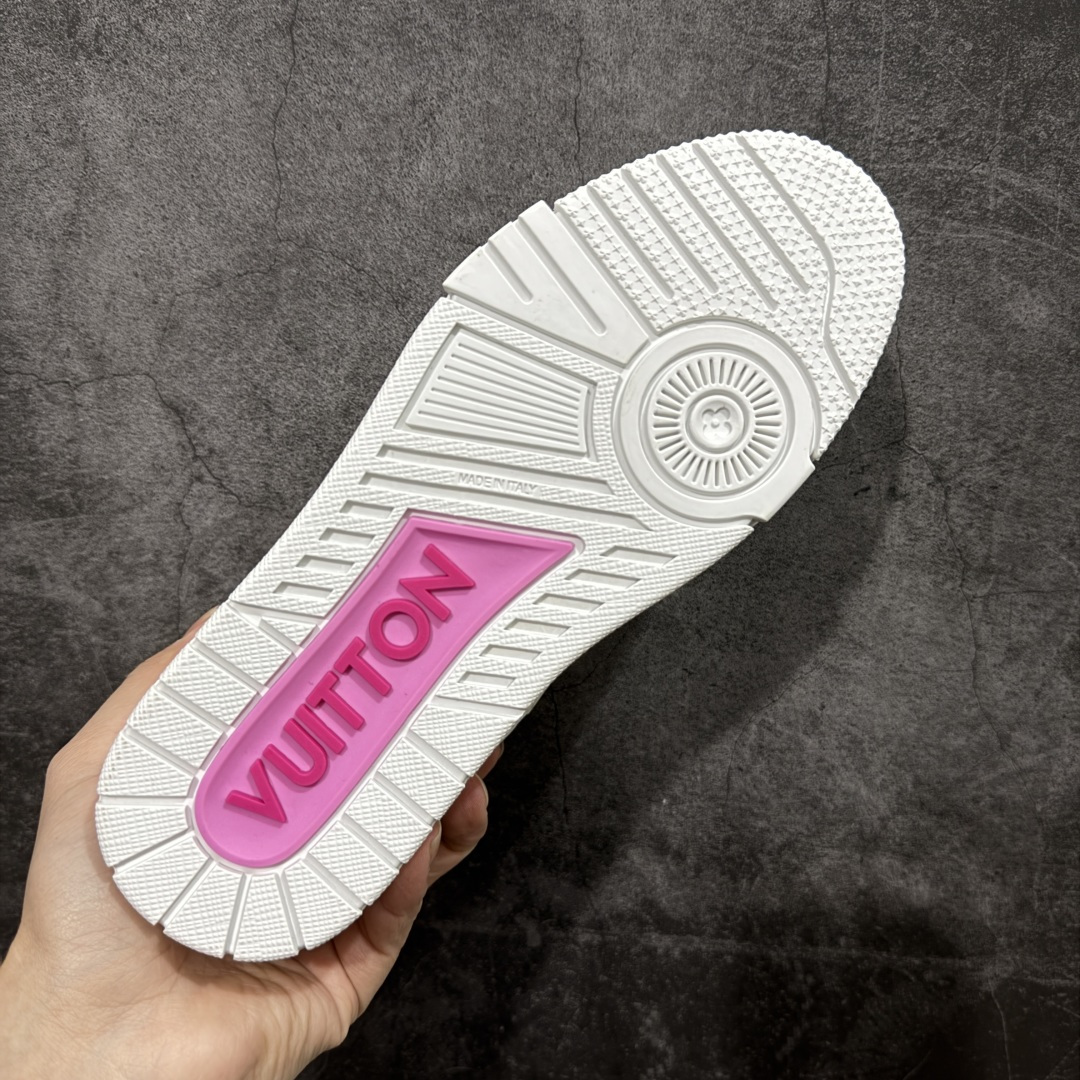 图片[8]-【YS纯原】广奢高端货 LOUIS VUITTON 路易威登 LV Trainer系列 ✦ 原楦原纸版开模，鞋型立体饱满 ✦ 零毛边、零溢胶、零线头瑕疵 ✦ 细节与原版一致 区分市面通货 ✦ 多层叠片＋电脑针车，针距密度一致 ✦ Monogram浮雕＋3D高频压纹 ✦ 多密度发泡中底：支撑回弹媲美专柜 ✦ 原装橡胶大底：含胶量高、纹路深、双拼接零偏差 ✦ ZP级原装包装：专柜款鞋盒＋防尘袋＋说明书 尺码：37-46-选品中心