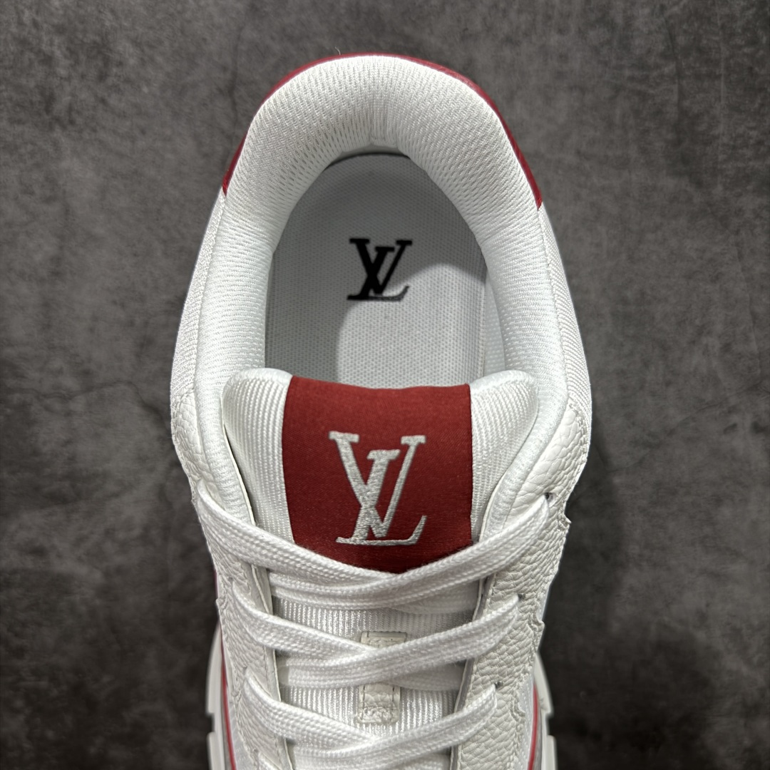 图片[8]-【YS纯原】广奢高端货 LOUIS VUITTON Classic 牛皮革 · 圆头系带 · 低帮生活休闲男鞋｜白红色 ✦ LV 经典休闲线条，干净利落不挑搭配 ✦ 甄选头层牛皮革，细腻挺括、质感高级 ✦ 原楦型开发，鞋型比例精准，上脚显修长 ✦ 圆头低帮设计，日常通勤与休闲百搭 ✦ 轻量缓震中底，行走舒适不累脚 ✦ 耐磨橡胶大底，抓地稳、耐穿度高 ✦ 细节对版，整体完成度高 ✦ 专柜级包装＋配件齐全 ✦ 白色经典款，四季可穿 尺码：35-46-选品中心