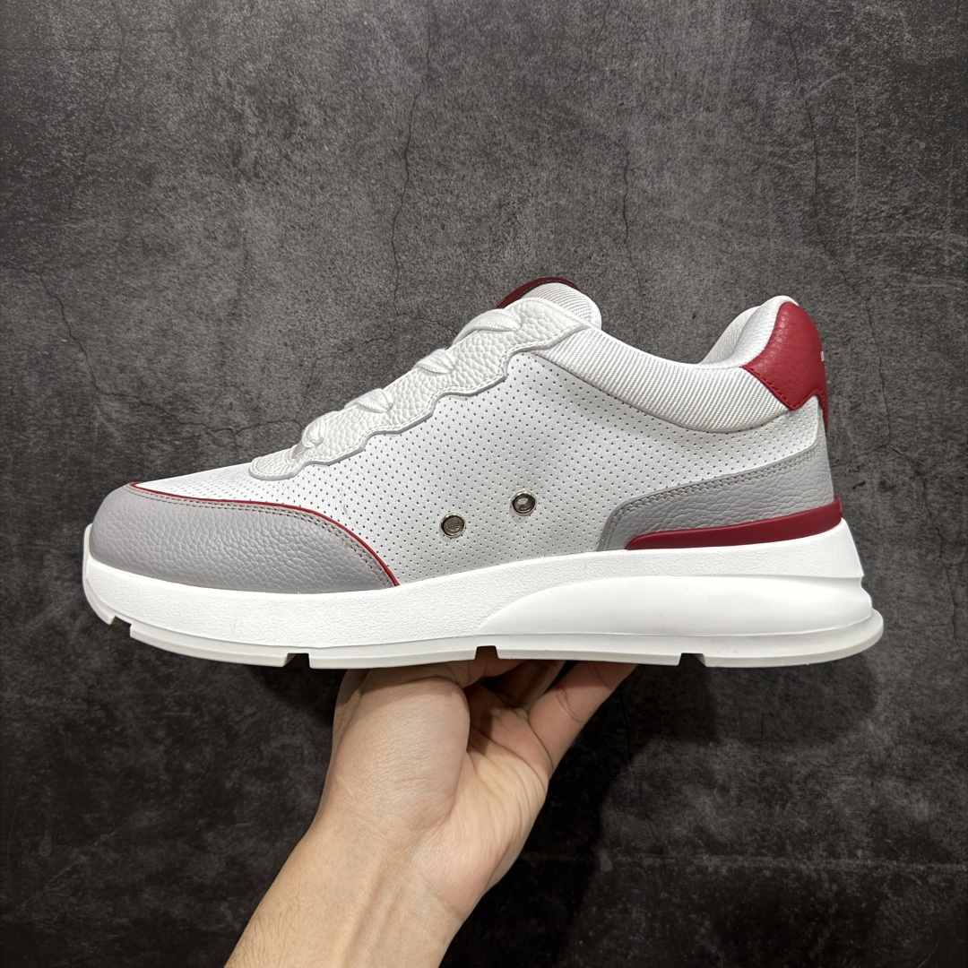 图片[2]-【YS纯原】广奢高端货 LOUIS VUITTON Classic 牛皮革 · 圆头系带 · 低帮生活休闲男鞋｜白红色 ✦ LV 经典休闲线条，干净利落不挑搭配 ✦ 甄选头层牛皮革，细腻挺括、质感高级 ✦ 原楦型开发，鞋型比例精准，上脚显修长 ✦ 圆头低帮设计，日常通勤与休闲百搭 ✦ 轻量缓震中底，行走舒适不累脚 ✦ 耐磨橡胶大底，抓地稳、耐穿度高 ✦ 细节对版，整体完成度高 ✦ 专柜级包装＋配件齐全 ✦ 白色经典款，四季可穿 尺码：35-46-选品中心