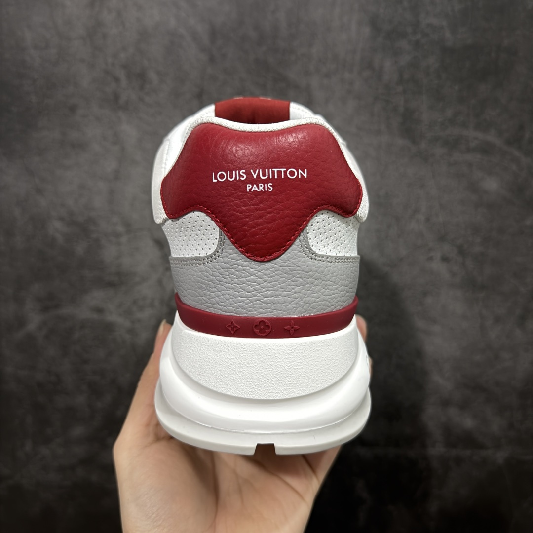 图片[4]-【YS纯原】广奢高端货 LOUIS VUITTON Classic 牛皮革 · 圆头系带 · 低帮生活休闲男鞋｜白红色 ✦ LV 经典休闲线条，干净利落不挑搭配 ✦ 甄选头层牛皮革，细腻挺括、质感高级 ✦ 原楦型开发，鞋型比例精准，上脚显修长 ✦ 圆头低帮设计，日常通勤与休闲百搭 ✦ 轻量缓震中底，行走舒适不累脚 ✦ 耐磨橡胶大底，抓地稳、耐穿度高 ✦ 细节对版，整体完成度高 ✦ 专柜级包装＋配件齐全 ✦ 白色经典款，四季可穿 尺码：35-46-选品中心