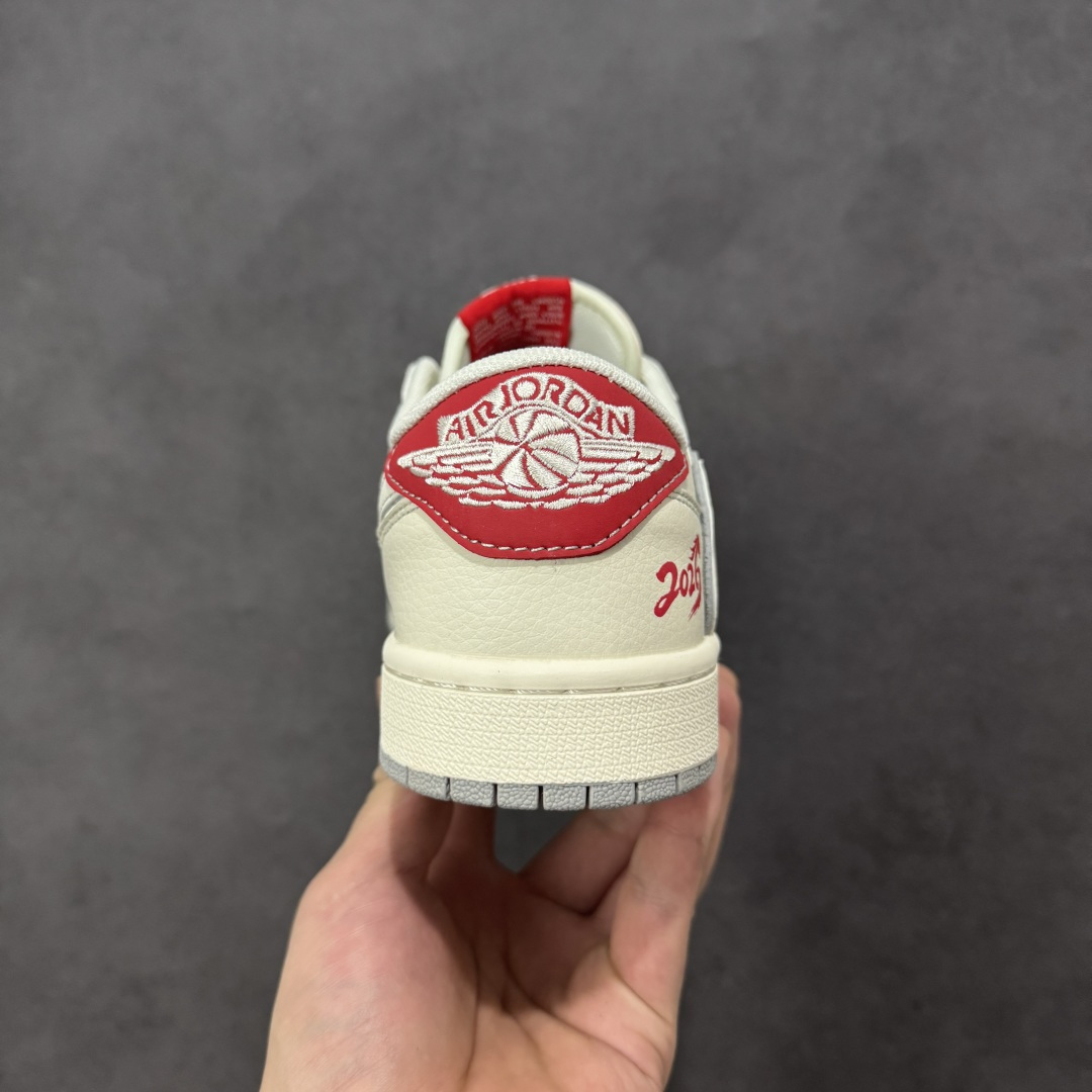 图片[4]-【定制版】Jordan 1 Low 马年限定 倒勾低帮休闲版本 原厂全头层皮 大厂纯原品质出货 纯正版型 定制鞋盒 皮料切割干净无任何毛边 细节完美 超高清洁度 货号：XT6998-160 尺码：36 36.5 37.5 38 38.5 39 40 40.5 41 42 42.5 43 44 44.5 45-选品中心