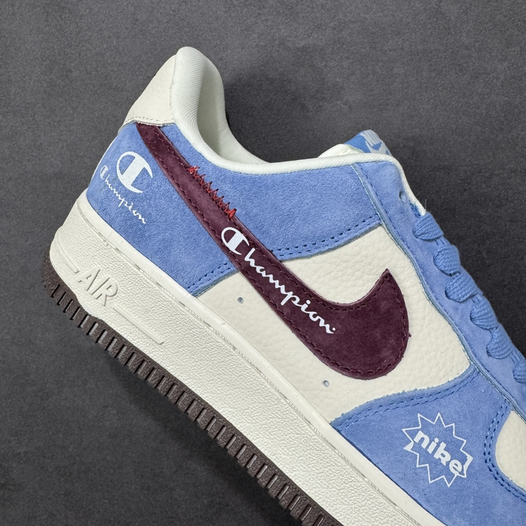 图片[6]-【定制版】美式复古潮流！Nike Air Force 1 Low（冠军联名）空军一号 爆款高端定制 采用白、浅蓝、酒红三色拼接，营造清新复古的视觉效果，契合当下潮流审美。 鞋身主体为白色荔枝纹皮革，鞋头与鞋帮部分使用浅蓝麂皮，质感层次分明。 酒红色Swoosh上印有Champion品牌标识，后跟与鞋身侧面也点缀了冠军的经典“C”标与品牌字样，强化联名！ 浅蓝麂皮撞色酒红，街头氛围感直接拉满，自带潮流buff！ 货号：BK1916-010 尺码：36 36.5 37.5 38 38.5 39 40 40.5 41 42 42.5 43 44 44.5 45-选品中心