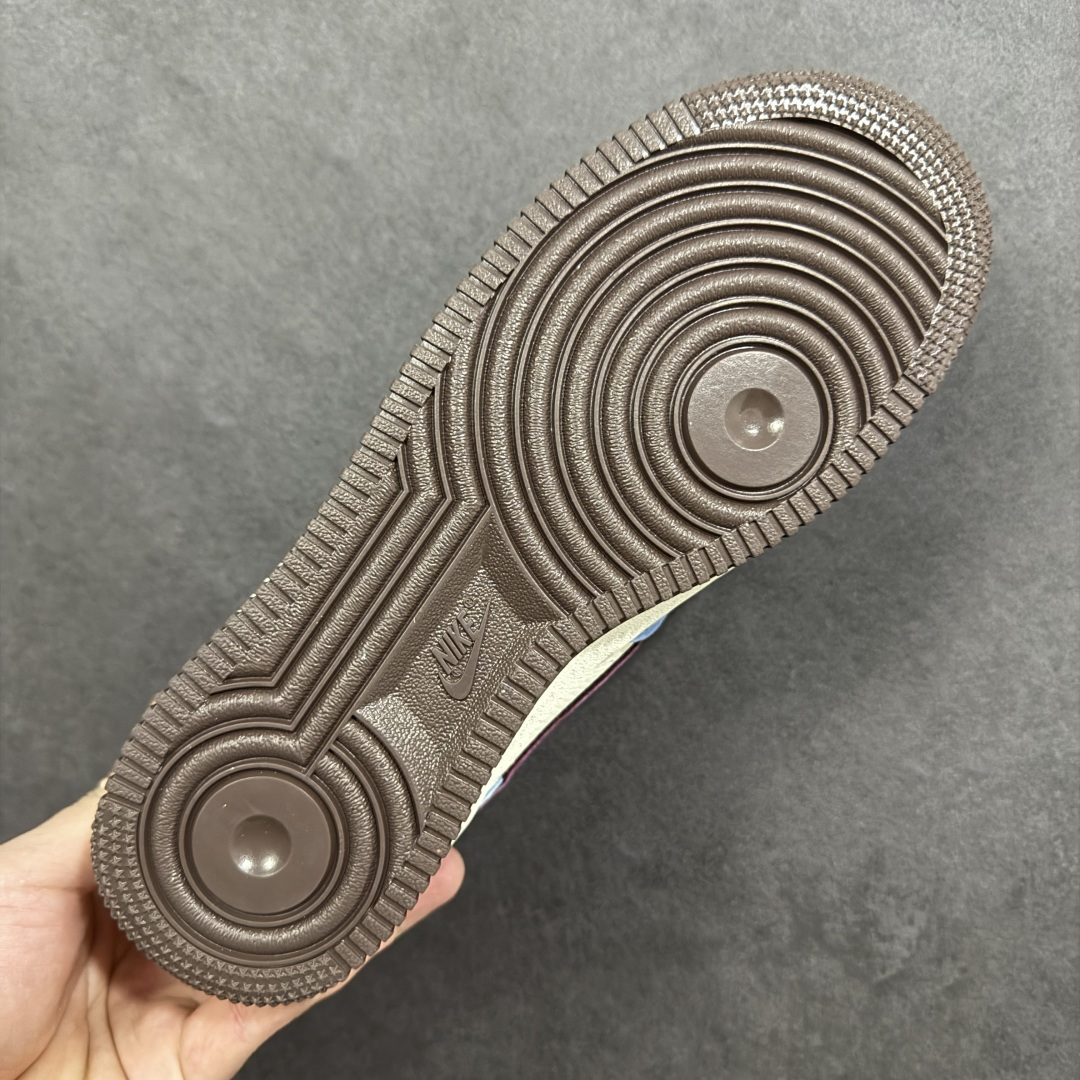 图片[9]-【定制版】美式复古潮流！Nike Air Force 1 Low（冠军联名）空军一号 爆款高端定制 采用白、浅蓝、酒红三色拼接，营造清新复古的视觉效果，契合当下潮流审美。 鞋身主体为白色荔枝纹皮革，鞋头与鞋帮部分使用浅蓝麂皮，质感层次分明。 酒红色Swoosh上印有Champion品牌标识，后跟与鞋身侧面也点缀了冠军的经典“C”标与品牌字样，强化联名！ 浅蓝麂皮撞色酒红，街头氛围感直接拉满，自带潮流buff！ 货号：BK1916-010 尺码：36 36.5 37.5 38 38.5 39 40 40.5 41 42 42.5 43 44 44.5 45-选品中心