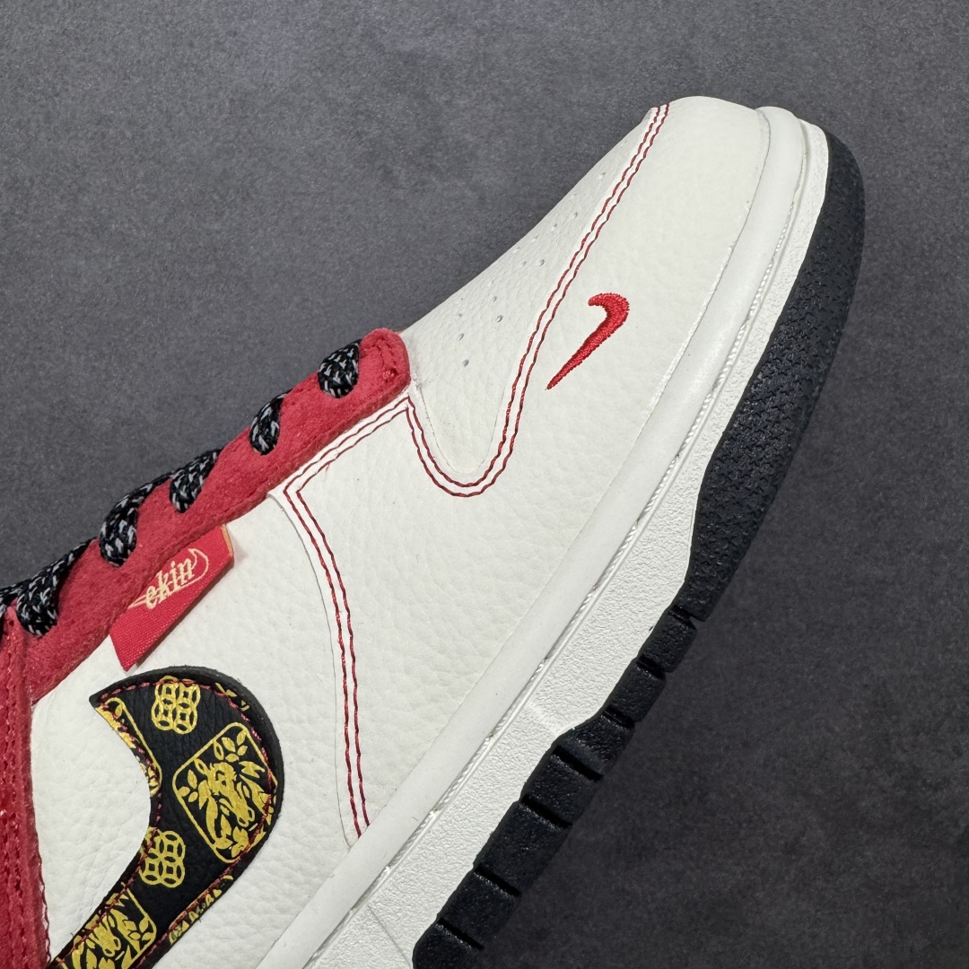 图片[5]-【定制版】Nike SB Dunk Low 马年限定 白红金 高端定制 低帮休闲板鞋  #定制鞋盒 大厂纯原品质出货 超高清洁度 皮料切割干净无任何毛边 细节完美 货号：DS6608-024  尺码：36 36.5 37.5 38 38.5 39 40 40.5 41 42 42.5 43 44 44.5 45-选品中心