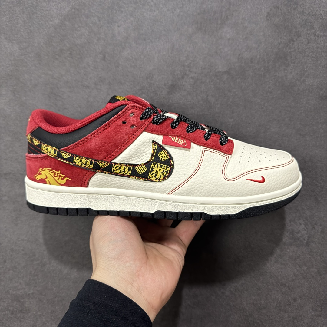 【定制版】Nike SB Dunk Low 马年限定 白红金 高端定制 低帮休闲板鞋  #定制鞋盒 大厂纯原品质出货 超高清洁度 皮料切割干净无任何毛边 细节完美 货号：DS6608-024  尺码：36 36.5 37.5 38 38.5 39 40 40.5 41 42 42.5 43 44 44.5 45-选品中心