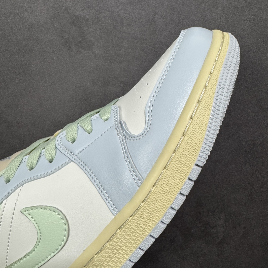 图片[5]-【K版纯原】Air Jordan AJ1 Low 低帮 DC0774-108 全新流水线出品 市场第二梯队最强版 全部原鞋开发 原楦原纸板开发 全鞋电脑针车 原厂内置全掌气垫 原盒内在原标 唯一Zp原版鞋带绑法 免检产品 全新2022版型 全头层皮料 完美零毛边处理 原厂配置全掌气垫 价格定位良心 新配色陆续出货 尺码： 36-46带半码-选品中心